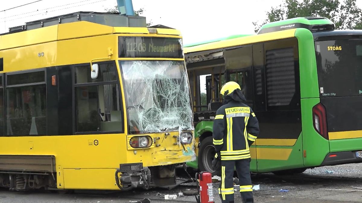 Straßenbahn-Unfall! Mindestens 40 Verletzte in Oberhausen