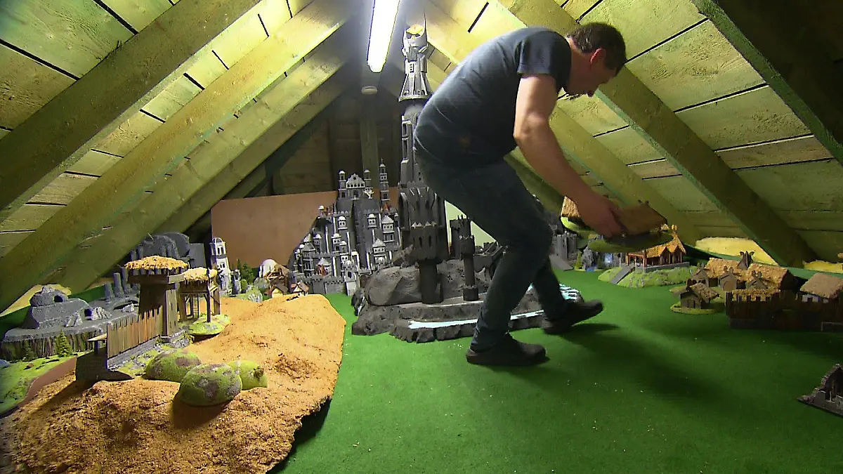 Fantasy-Nerd aus Hessen baut Herr der Ringe-Figuren.