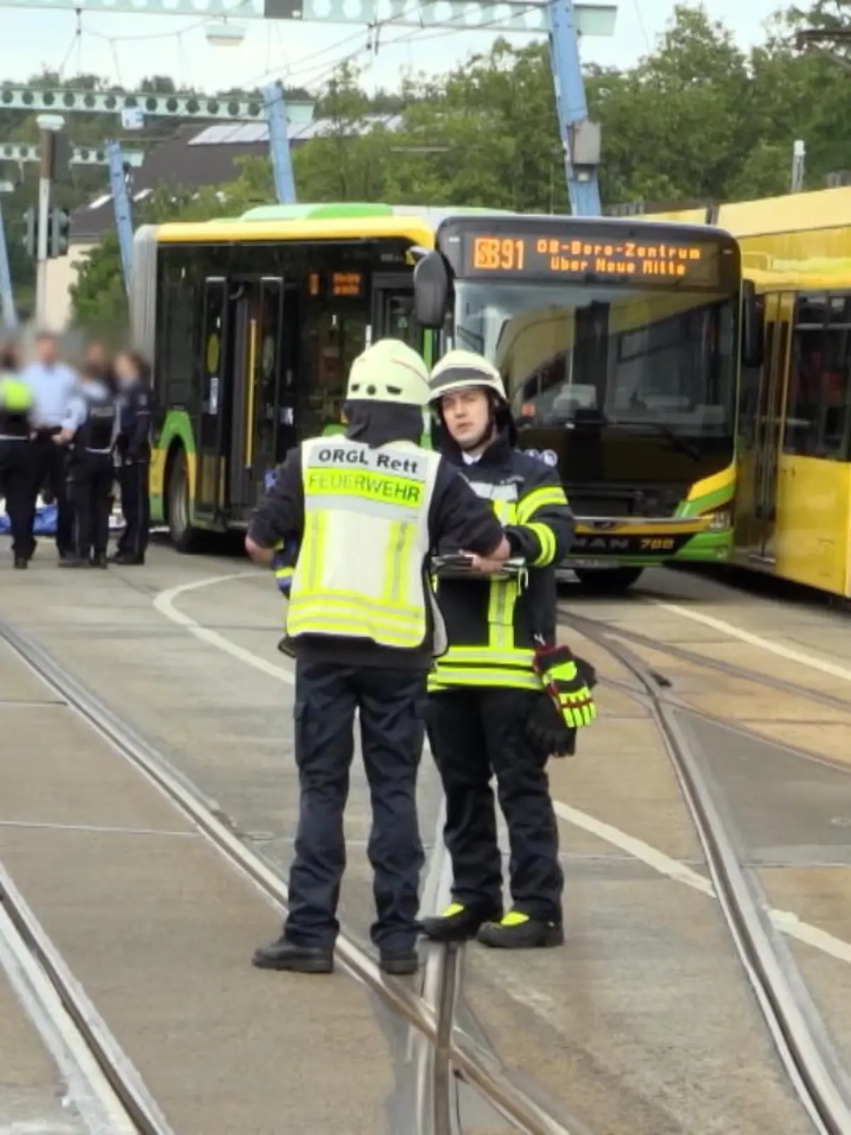 Bild zu: "Crash zwischen Bus und Bahn"
