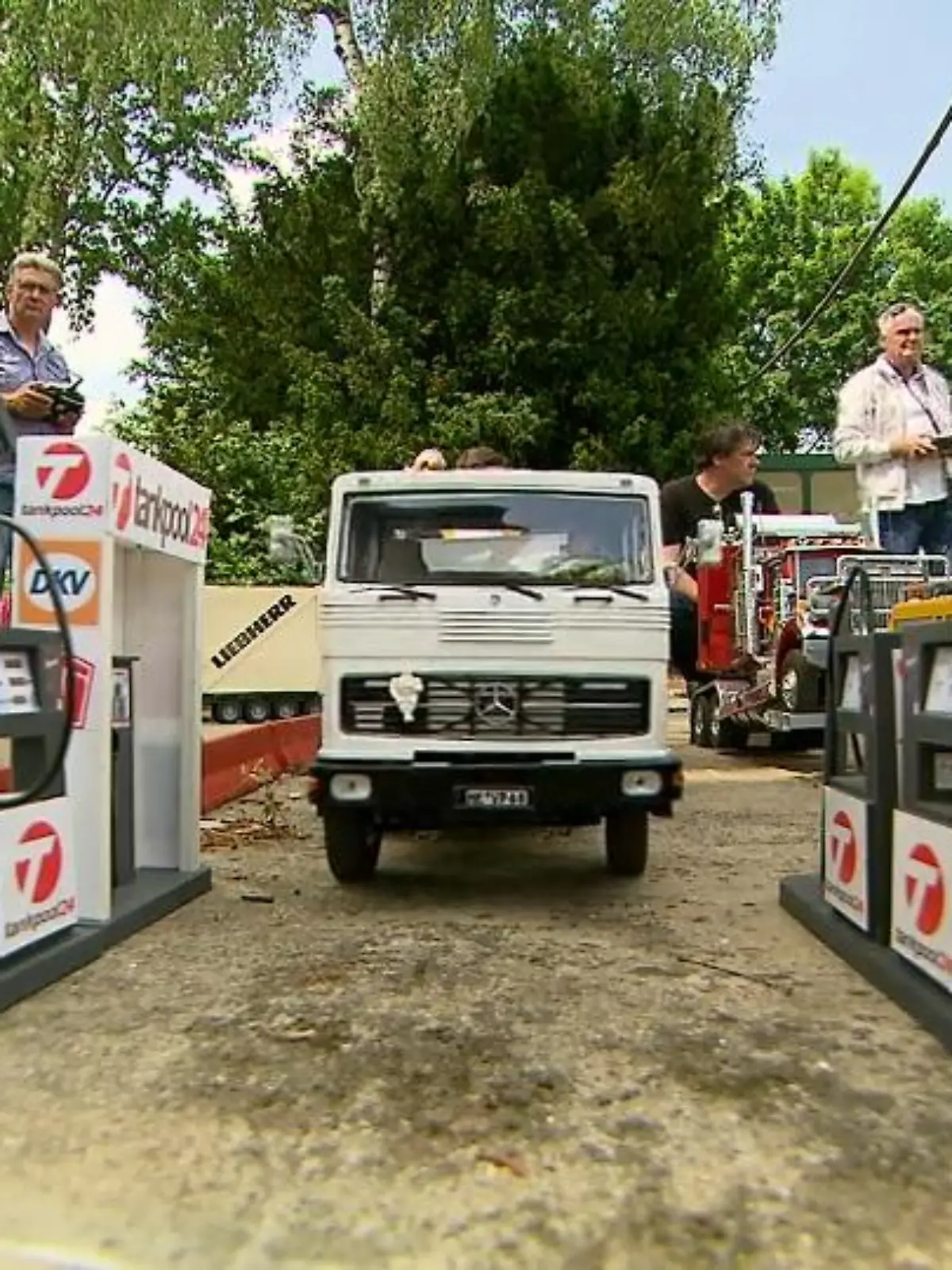 Bild zu: "Trucks und Bagger im Mini-Format"
