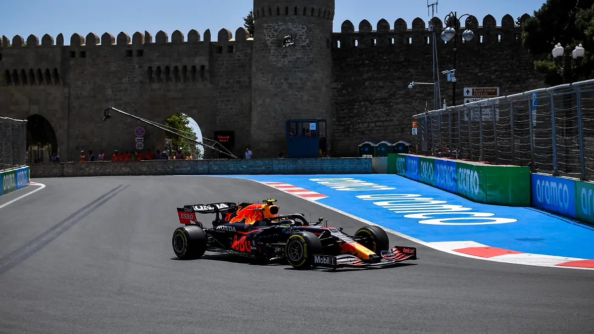 Formula 1 2021: Azerbaijan GP BAKU CITY CIRCUIT, AZERBAIJAN - JUNE 04: Sergio Perez, Red Bull Racing RB16B during the Azerbaijan GP at Baku City Circuit on Friday June 04, 2021 in Baku, Azerbaijan. Photo by Mark Sutton / Sutton Images Images PUBLICATIONxINxGERxSUIxAUTxHUNxONLY GP2106_083044MS1_1682
