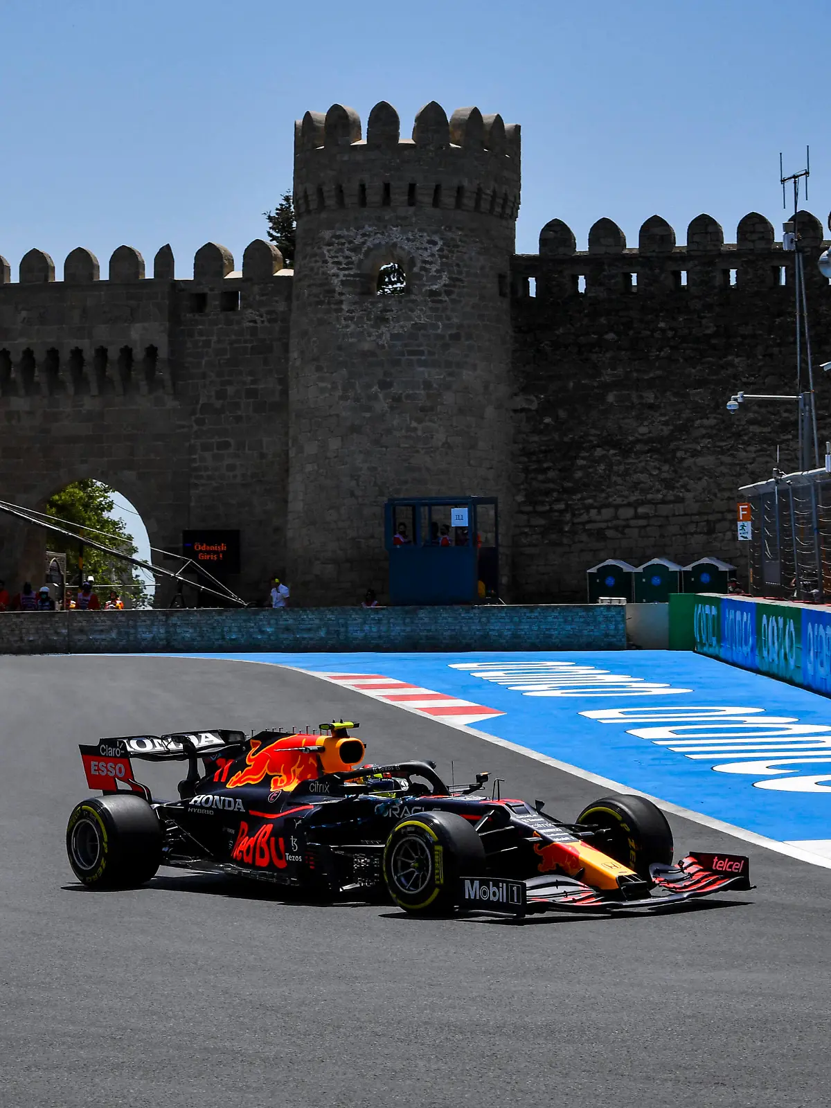Formula 1 2021: Azerbaijan GP BAKU CITY CIRCUIT, AZERBAIJAN - JUNE 04: Sergio Perez, Red Bull Racing RB16B during the Azerbaijan GP at Baku City Circuit on Friday June 04, 2021 in Baku, Azerbaijan. Photo by Mark Sutton / Sutton Images Images PUBLICATIONxINxGERxSUIxAUTxHUNxONLY GP2106_083044MS1_1682 