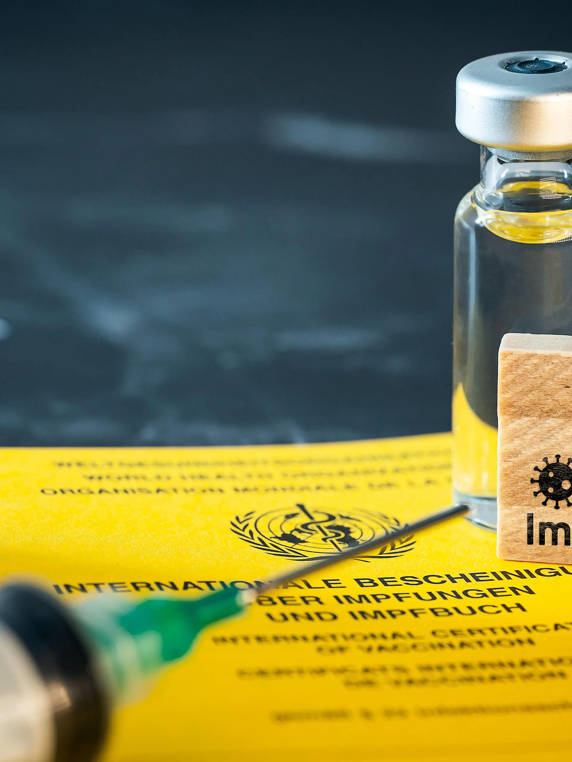  27 May 2022: WHO World Health Organization vaccination certificate a syringe and a wooden cube labeled IMVANEX, smallpox vaccine, Imvanex as a vaccine for monkeypox virus PHOTOMONTAGE *** Impfpass der WHO Weltgesundheitsorganisation eine Spritze und einem Holzwürfel mit Aufschrift IMVANEX, Pocken Impfstoff, Imvanex als Impfung für das Affenpocken Virus FOTOMONTAGE