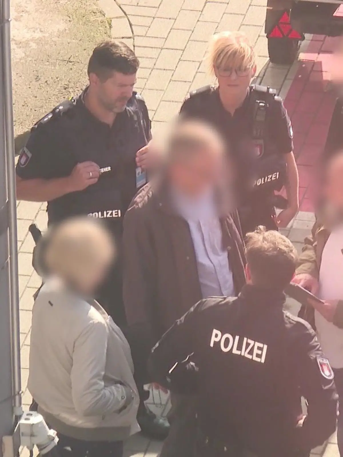Es ist eine erschreckende Vorstellung: An einem S-Bahnhof in Hamburg-Ohlsdorf schubste ein Mann einen Radfahrer vor eine anfahrende S-Bahn. Der 56-Jährige starb. Jetzt konnte die Polizei einen mutmaßlichen Täter ermitteln!