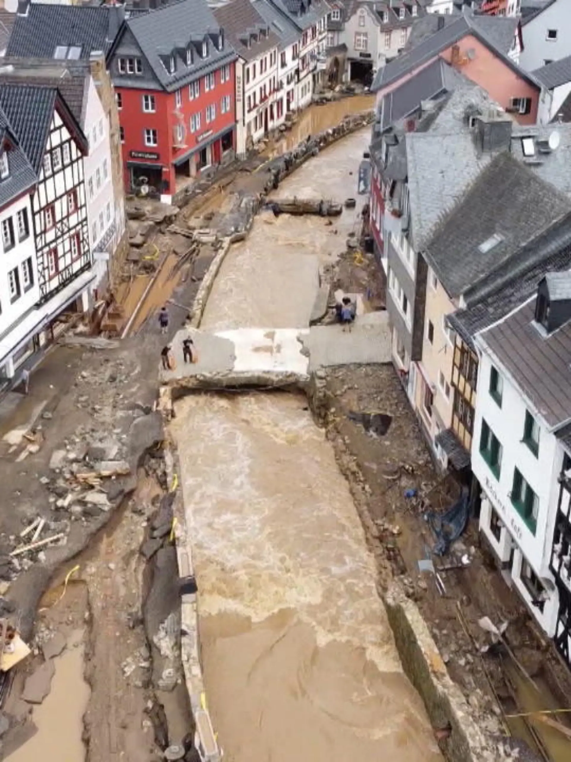 Die Flut im Juli 2021 war eine der größten Katastrophenlagen in der Geschichte des Landes. Heute jährt sich die Hochwasserkatastrophe zum zweiten Mal. Stark getroffen hat es damals unter anderem auch das historische Bad Münstereifel.