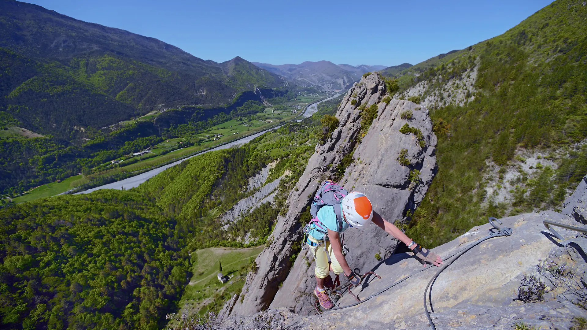 Kletterer auf dem Klettersteig Via ferrata Demoiselles du Castagnet, Frankreich, Alpes Maritimes, Puget Theniers climber on via ferrata Demoiselles du Castagnet, France, Alpes Maritimes, Puget Theniers BLWS657220 *** Climber on via ferrata Demoiselles du Castagnet, France, Alpes Maritimes, Puget Theniers climber on via ferrata Demoiselles du Castagnet, France, Alpes Maritimes, Puget Theniers BLWS657220 Copyright: xblickwinkel/P.xRoyerx