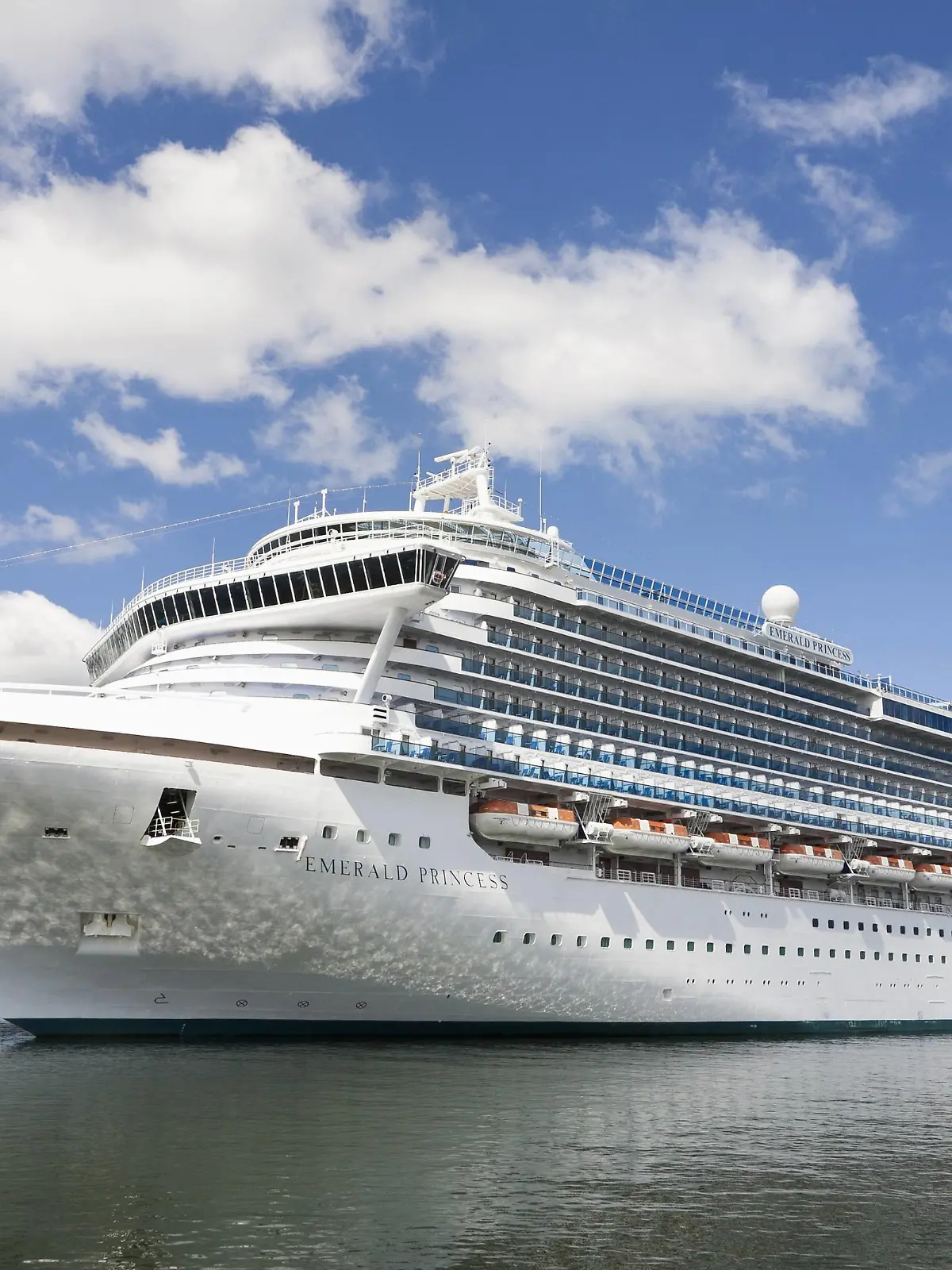 Kreuzfahrtschiff EMERALD PRINCESS iblsga03785828.jpg

Cruise ship Emerald Princess iblsga03785828 JPG Bitte beachten Sie die gesetzlichen Bestimmungen des deutschen Urheberrechtes hinsichtlich der Namensnennung des Fotografen im direkten Umfeld der Veröffentlichung!