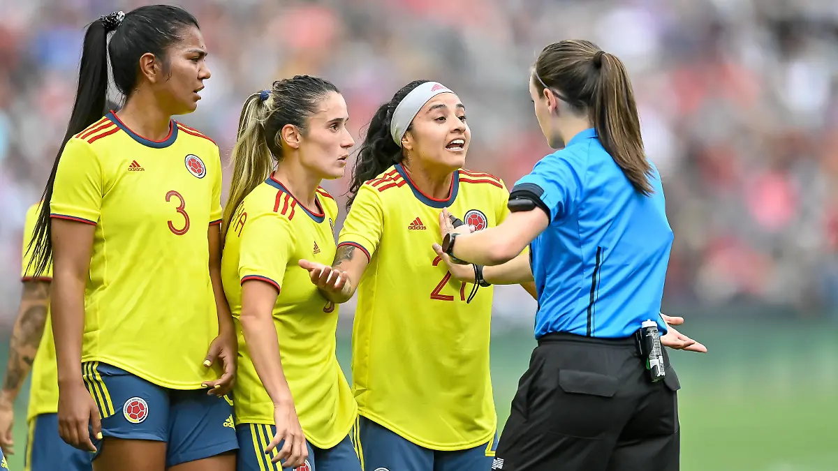 COMMERCE CITY, CO - JUNE 25: Colombia players Liana Salazar 21, Daniela Montoya 6 and Daniela Arias argue against a penalty kick in the first half of a friendly match between the United States and Columbia on June 25, 2022 at Photo by Dustin Bradford/Icon Sportswire SOCCER: JUN 25 Women s - USA v Colombia Icon132220625006