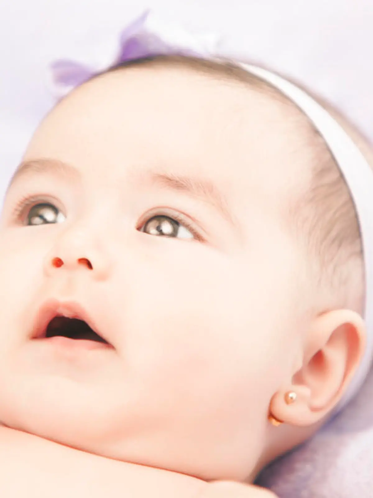 Bild zu: "Ohrlöcher für Babys"
