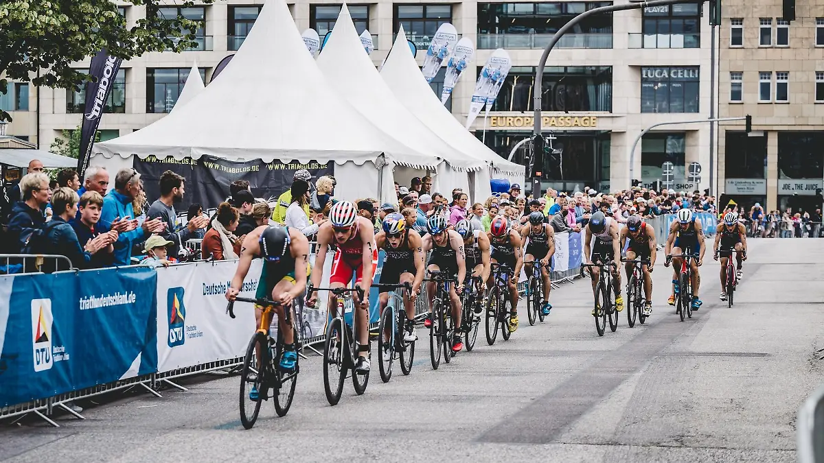 HAMBURG, GERMANY - JULY 10: (EDITORS NOTE: Image has been digitally enhanced.) Athletes perform in the bike leg of ITU World Triathlon Elite Mixed Team Relay on July 10, 2022 in Hamburg, Germany. (Photo by Alexander Scheuber/Getty Images for Ironman)
