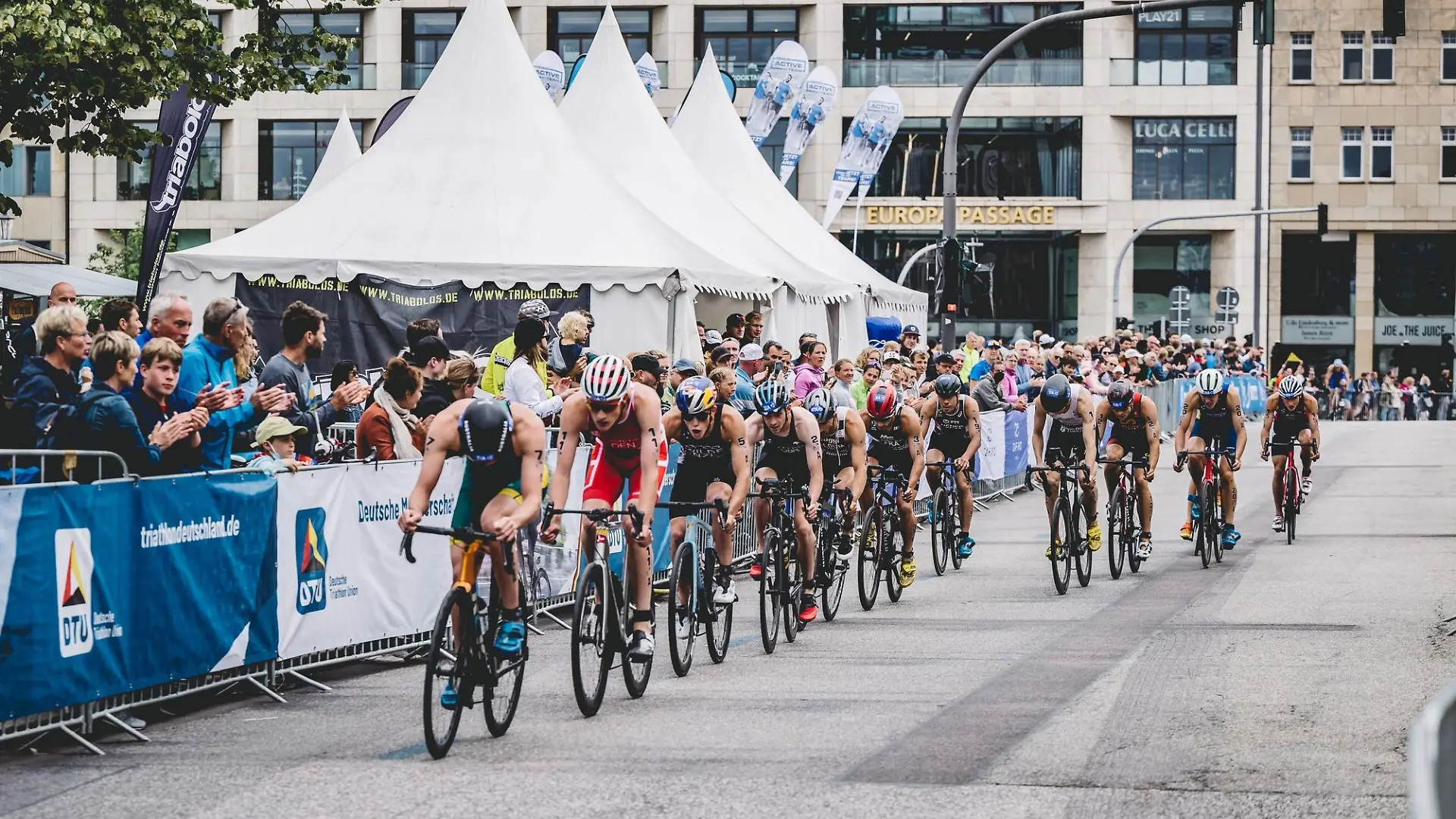 HAMBURG, GERMANY - JULY 10: (EDITORS NOTE: Image has been digitally enhanced.) Athletes perform in the bike leg of ITU World Triathlon Elite Mixed Team Relay on July 10, 2022 in Hamburg, Germany. (Photo by Alexander Scheuber/Getty Images for Ironman)