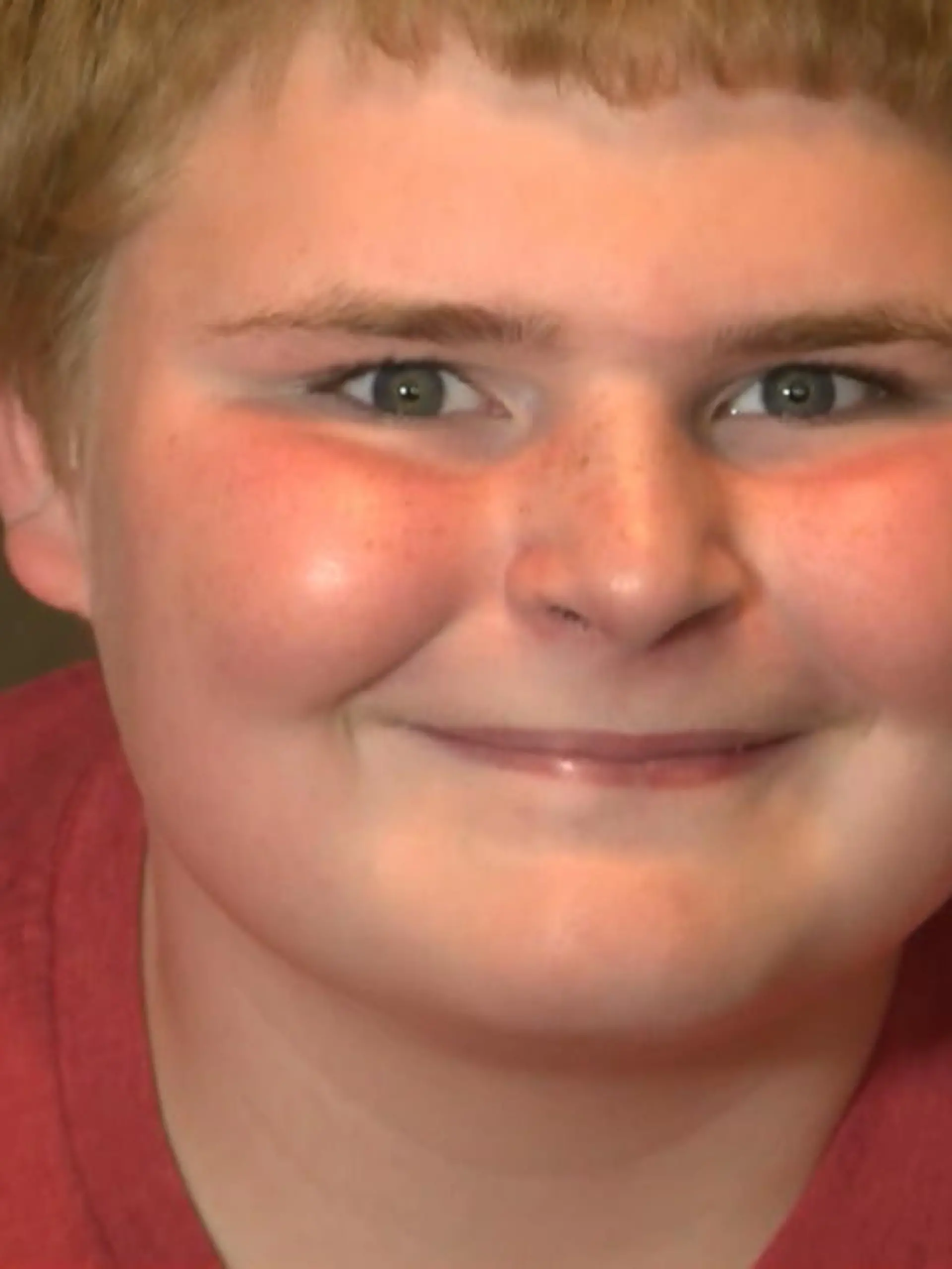 Armer Shayden! „Ich wollte mal fragen, ob sie vielleicht Kinder kennen, die so elf oder zwölf sind, weil ich brauche Freunde – ziemlich dringend“, sagt der 11-jährige Junge aus den USA, als er durch die Nachbarschaft streift und an Türen klingelt. Denn: Er wird gemobbt und weiß nicht genau, wie er anderweitig Freunde finden soll. Zum Glück landet er bei Brennan Ray und Angel Hammersmith: Das Paar kann nicht anders, als Shayden unter seine Fittiche zu nehmen. Was dann passiert, damit haben die drei in ihren kühnsten Träumen nicht gerechnet!