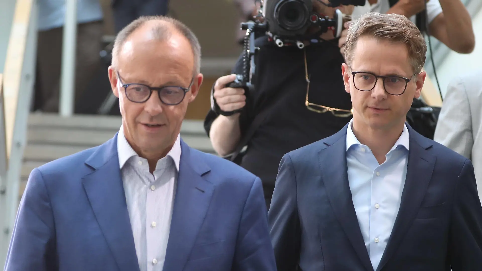 Berlin, Deutschland, 12.07.2023: CDU-Chef Friedrich Merz links und der neue Generalsekretär Carsten Linnemann rechts nach den Sitzungen von Parteivorstand und Präsidium auf einer Pressekonferenz im Konrad-Adenauer-Haus *** Berlin, Germany, 12 07 2023 CDU leader Friedrich Merz, left, and new Secretary General Carsten Linnemann, right, after party executive and presidium meetings at a press conference at Konrad Adenauer Haus Copyright: xdtsxNachrichtenagenturx dts_20574
