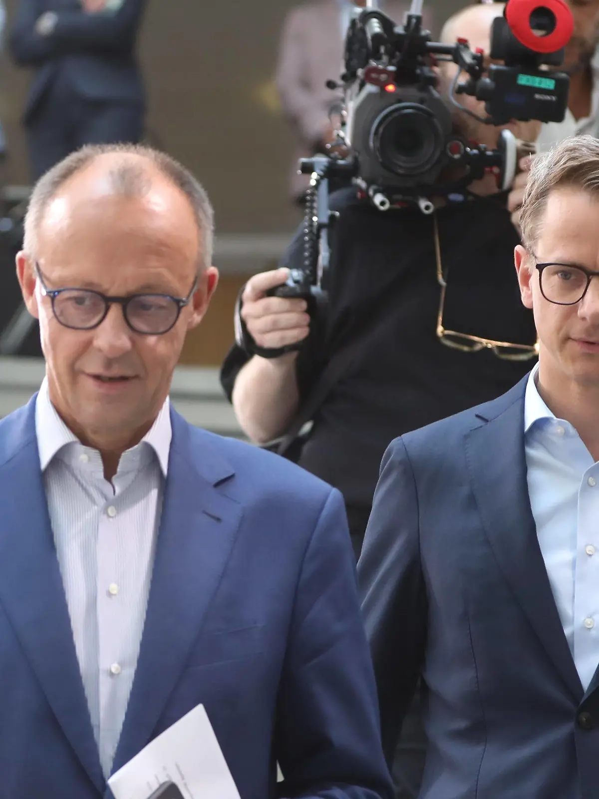 Berlin, Deutschland, 12.07.2023: CDU-Chef Friedrich Merz links und der neue Generalsekretär Carsten Linnemann rechts nach den Sitzungen von Parteivorstand und Präsidium auf einer Pressekonferenz im Konrad-Adenauer-Haus *** Berlin, Germany, 12 07 2023 CDU leader Friedrich Merz, left, and new Secretary General Carsten Linnemann, right, after party executive and presidium meetings at a press conference at Konrad Adenauer Haus Copyright: xdtsxNachrichtenagenturx dts_20574