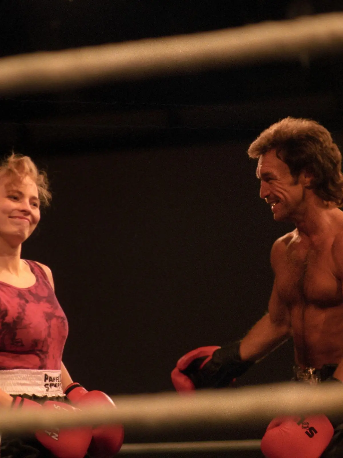 Regina Halmich boxt gegen Rene Weller (beide Deutschland)

Regina Halmich boxes against René Weller both Germany  