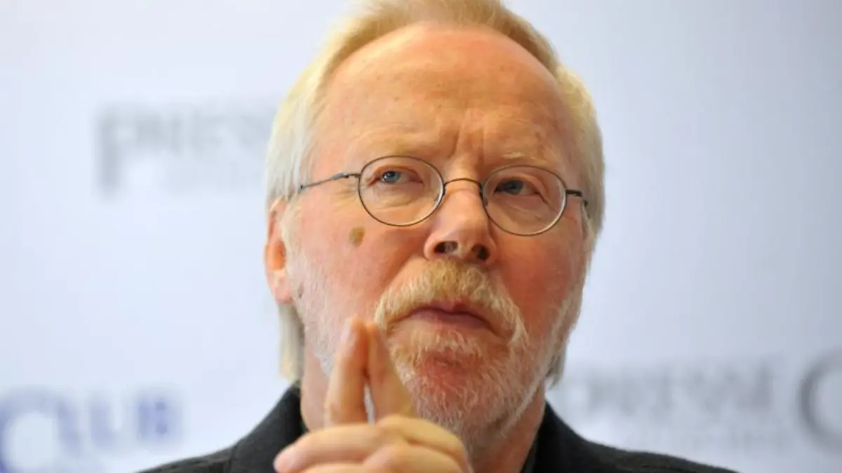 Der Sozialpsychologe Heiner Keupp bei einer Pressekonferenz