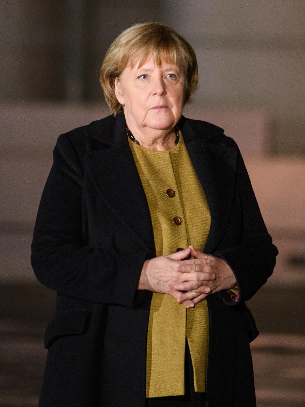  Berlin GER, Berlin, 24.11.21, Uebergabe des Weihnachtsbaumes in Anwesenheit von Angela Merkel Bundeskanzlerin - BKin - Dr Angela Merkel, Bildtermin, Uebergabe der Weihnachtsbaumes - 15m hohe Coloradotanne, auf dem Ehrenhof des Kanzleramtes, 24.11.2021, *** Berlin GER, Berlin, 24 11 21, Uebergabe des Weihnachtsbaumes in Anwesenheit von Angela Merkel Bundeskanzlerin BKin Dr Angela Merkel, Bildtermin, Uebergabe der Weihnachtsbaumes 15m hohe Coloradotanne, auf dem Ehrenhof des Kanzleramtes, 24 11 2021, Copyright: xEibner-Pressefotox EP_EER