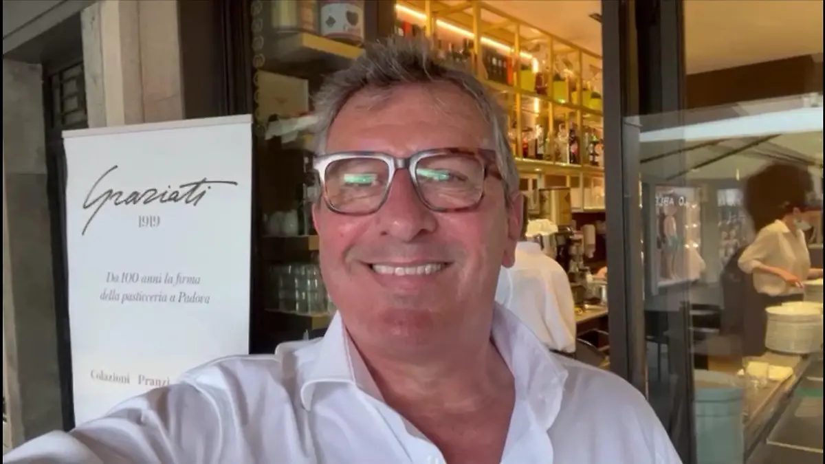 Italien: Fabrizio Graziati sucht deutschen Urlauber, der in seine Teestube urinierte.