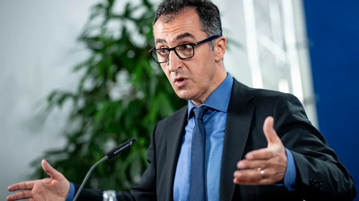 07.06.2022, Berlin: Cem Özdemir (Bündnis 90/Die Grünen), Bundesminister für Ernährung und Landwirtschaft, spricht auf einer Pressekonferenz über die Eckpunkte für eine gesetzliche Tierhaltungskennzeichnung. Foto: Fabian Sommer/dpa +++ dpa-Bildfunk +++