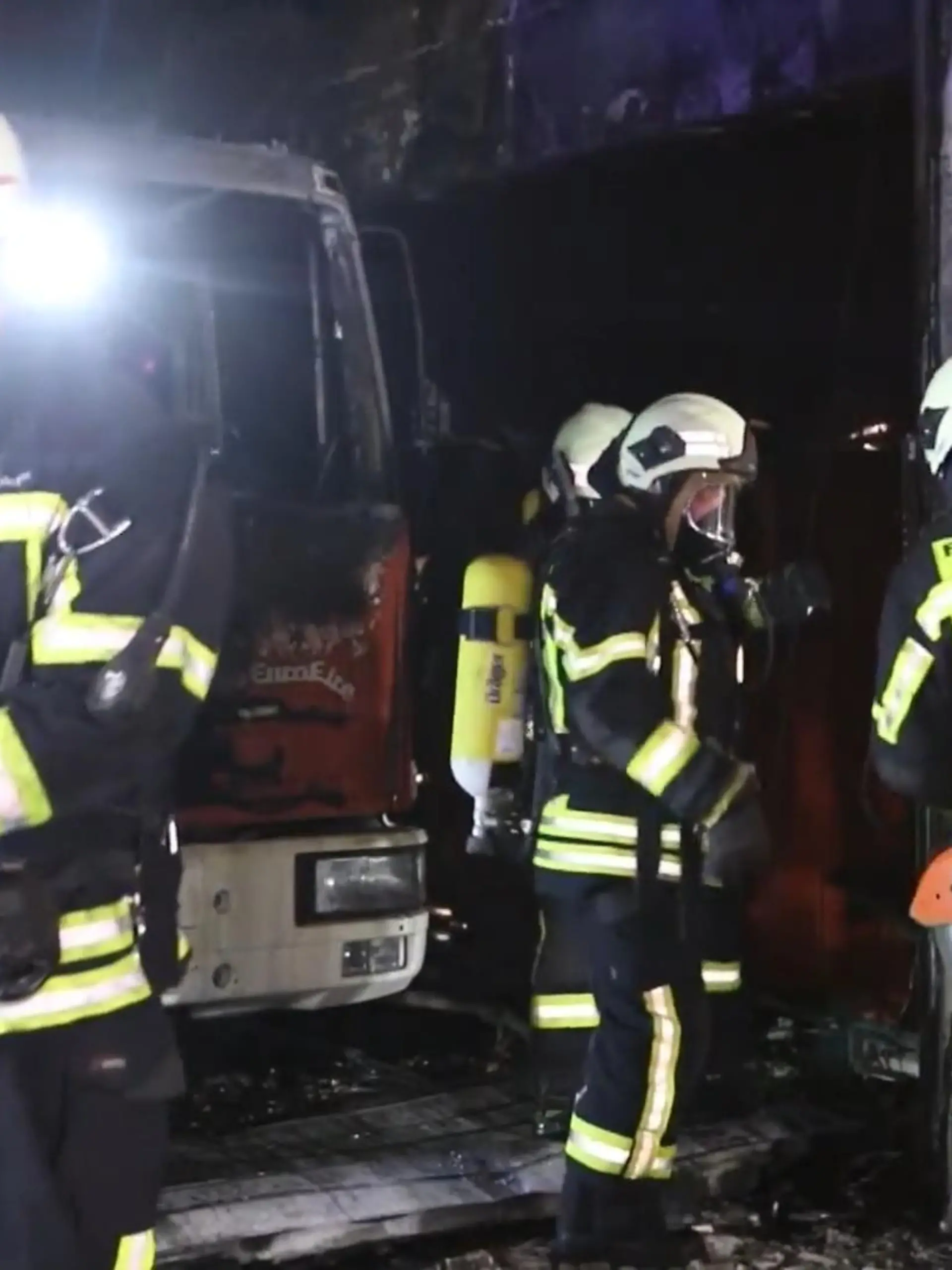 Bild zu: "Feuer bei Feuerwehr"