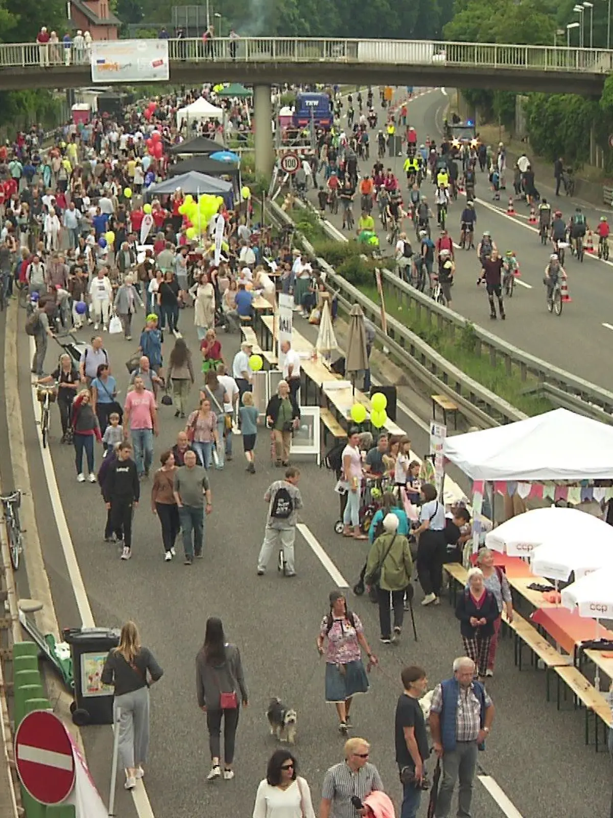 Marburg feiert 800. Geburtstag und die Autobahn verwandelt sich in eine Party-Meile! 800 Tische bieten Musik, Essen und ganz viel Spaß.