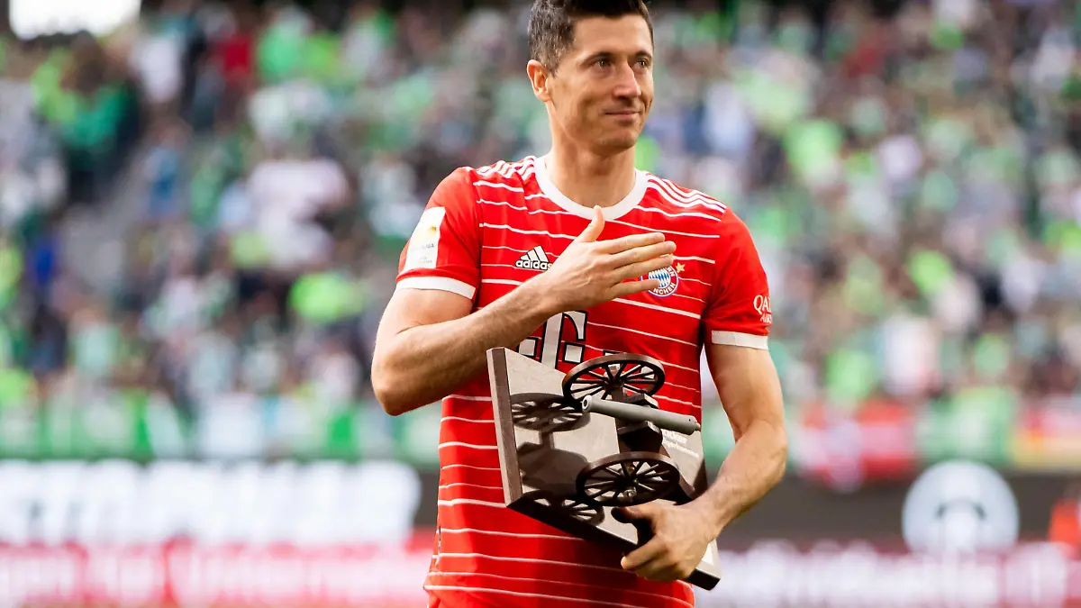  14.05.2022, xfrx, Fussball 1.Bundesliga, VfL Wolfsburg - FC Bayern Muenchen emspor, v.l. Robert Lewandowski FC Bayern Muenchen DFL/DFB REGULATIONS PROHIBIT ANY USE OF PHOTOGRAPHS as IMAGE SEQUENCES and/or QUASI-VIDEO Wolfsburg *** 14 05 2022, xfrx, football 1 Bundesliga, VfL Wolfsburg FC Bayern Muenchen emspor, v l Robert Lewandowski FC Bayern Muenchen DFL DFB REGULATES PROHIBIT ANY USE OF PHOTOGRAPHS as IMAGE SEQUENCES and or QUASI VIDEO Wolfsburg