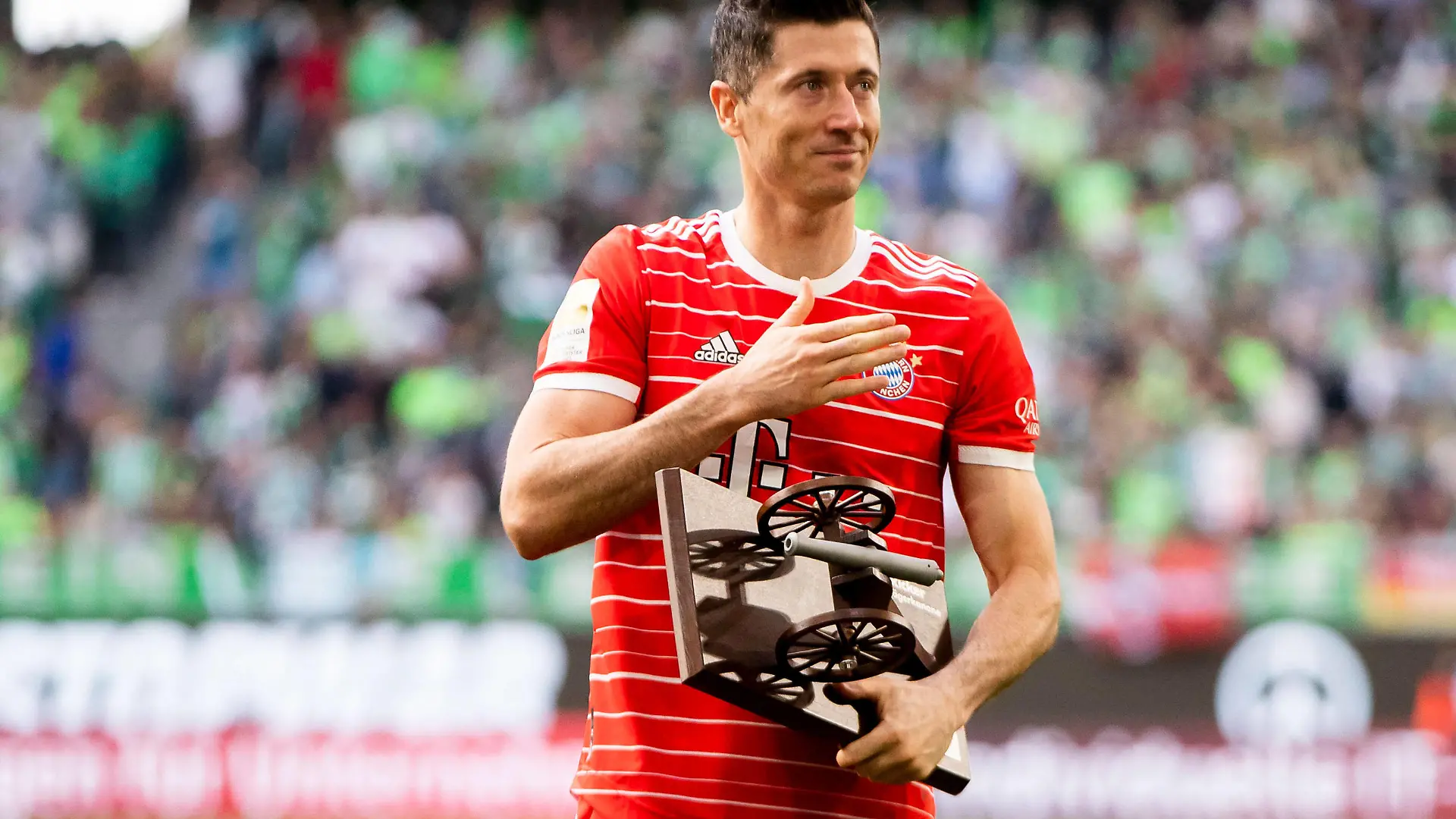  14.05.2022, xfrx, Fussball 1.Bundesliga, VfL Wolfsburg - FC Bayern Muenchen emspor, v.l. Robert Lewandowski FC Bayern Muenchen DFL/DFB REGULATIONS PROHIBIT ANY USE OF PHOTOGRAPHS as IMAGE SEQUENCES and/or QUASI-VIDEO Wolfsburg *** 14 05 2022, xfrx, football 1 Bundesliga, VfL Wolfsburg FC Bayern Muenchen emspor, v l Robert Lewandowski FC Bayern Muenchen DFL DFB REGULATES PROHIBIT ANY USE OF PHOTOGRAPHS as IMAGE SEQUENCES and or QUASI VIDEO Wolfsburg