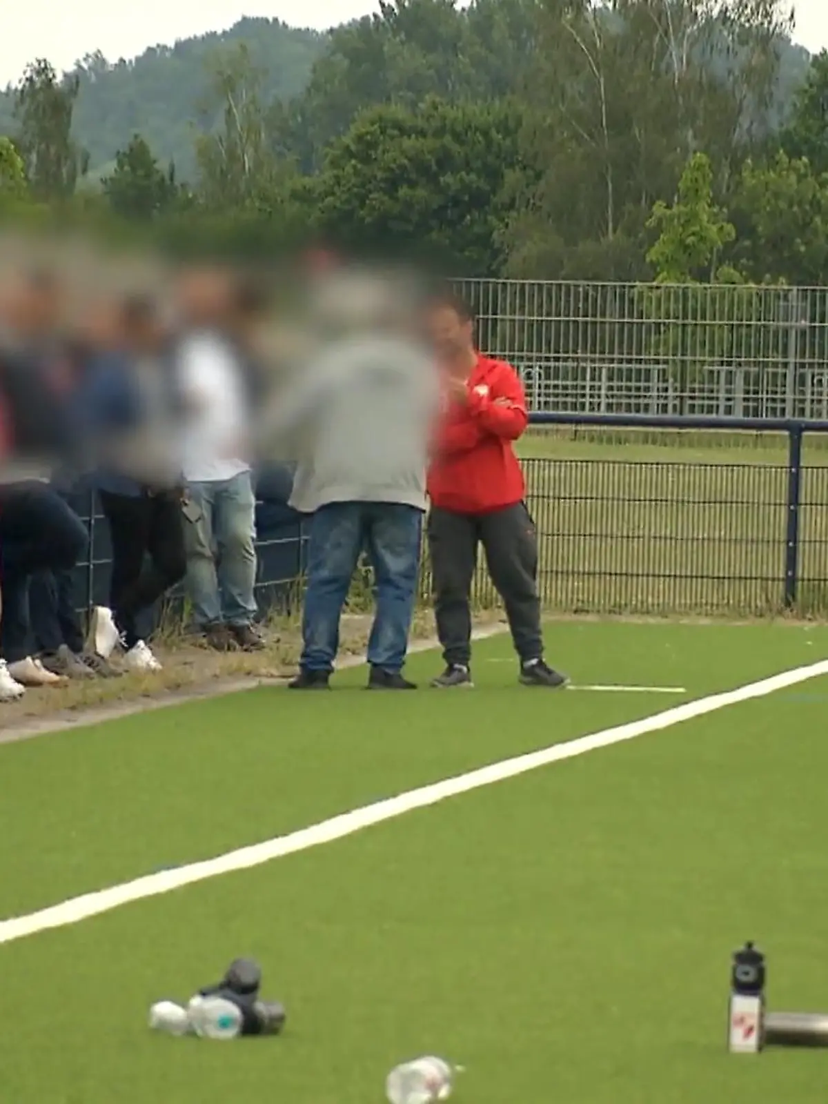 Bild zu: "Aggressiver Vater pöbelt bei Spiel rum"