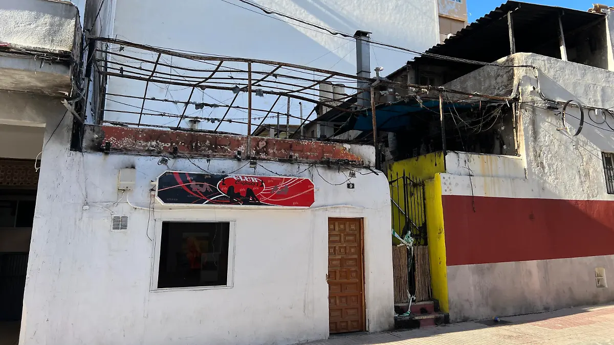 Die abgebrannte Bar auf Mallorca. Den Kegelbrüdern wird vorgeworfen, das Feuer durch das Wegschnippen von Zigaretten ausgelöst zu haben.