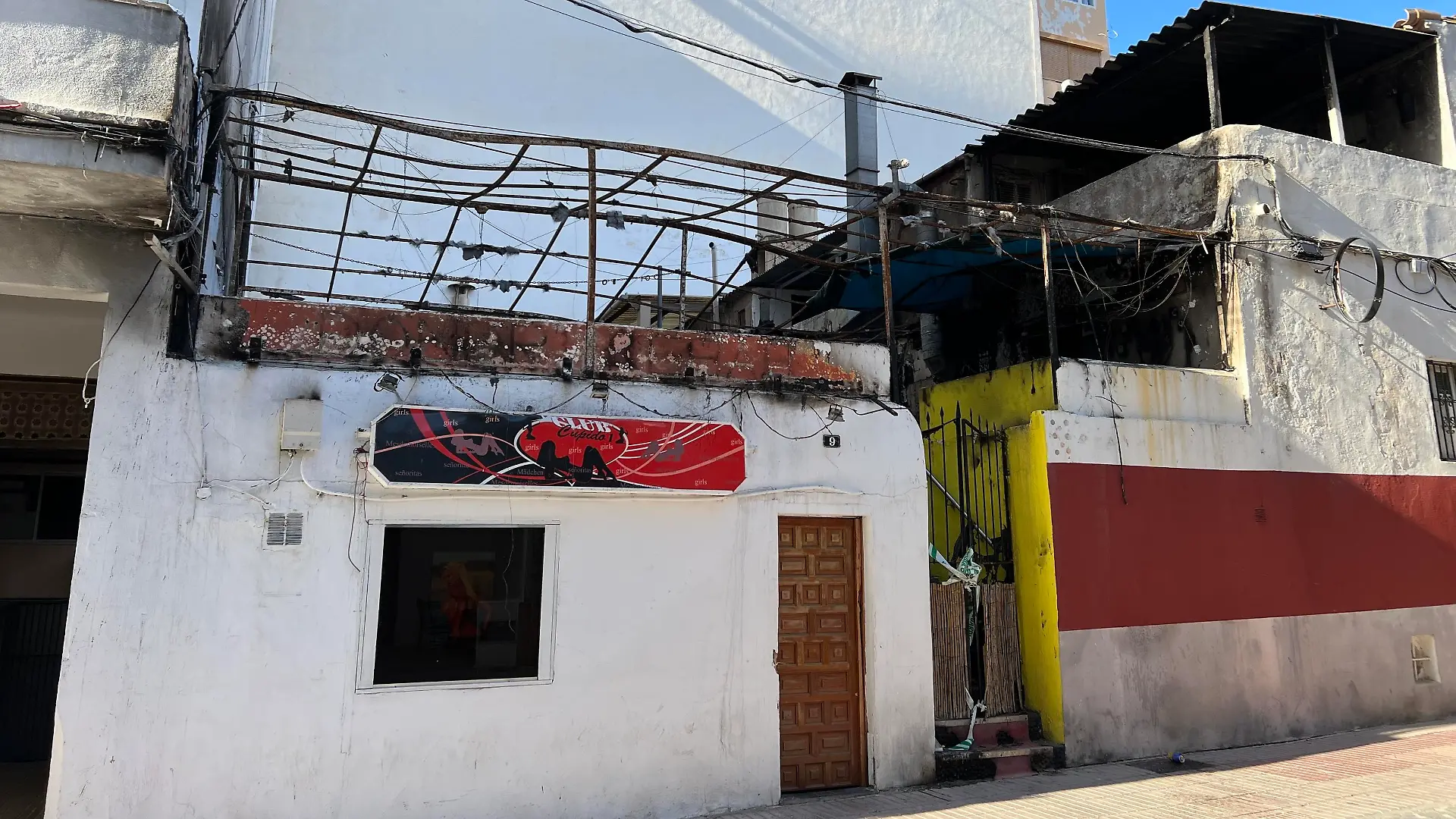 Die abgebrannte Bar auf Mallorca. Den Kegelbrüdern wird vorgeworfen, das Feuer durch das Wegschnippen von Zigaretten ausgelöst zu haben.