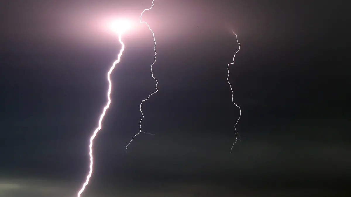 Gewitter 13.07.2021 , Ostramondra, Blitze erhellen den Himmel *** Thunderstorm 13 07 2021 , Ostramondra, lightning lights up the sky
