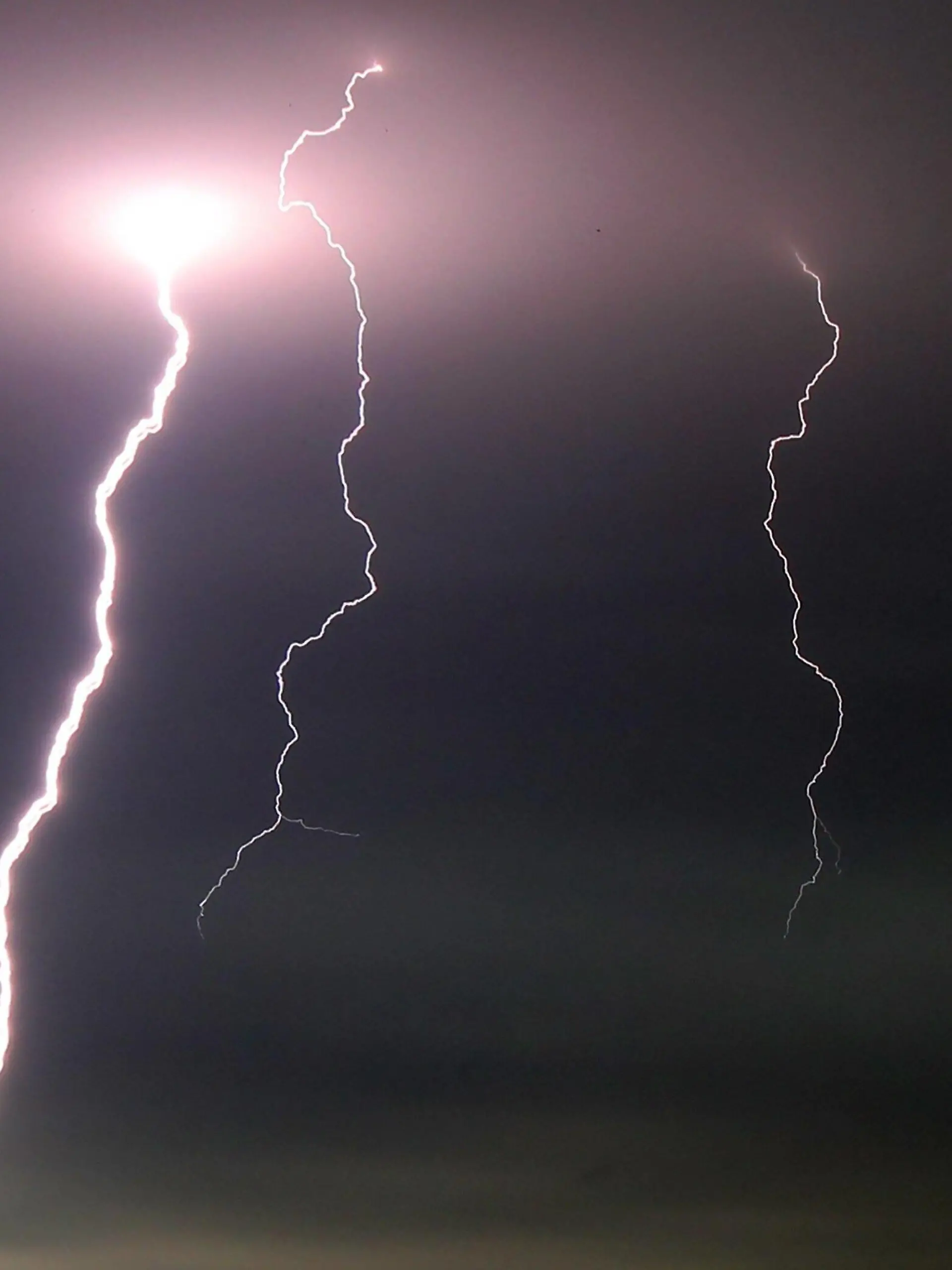 Gewitter 13.07.2021 , Ostramondra, Blitze erhellen den Himmel *** Thunderstorm 13 07 2021 , Ostramondra, lightning lights up the sky 