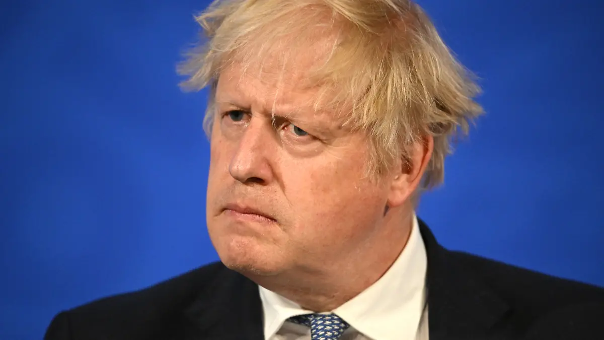 ARCHIV - 25.05.2022, Großbritannien, London: Boris Johnson, Premierminister von Großbritannien, spricht während einer Pressekonferenz in der Downing Street. (zu dpa ««Partygate»-Misstrauensvotum gegen Johnson wohl in Reichweite») Foto: Leon Neal/PA Wire/dpa +++ dpa-Bildfunk +++