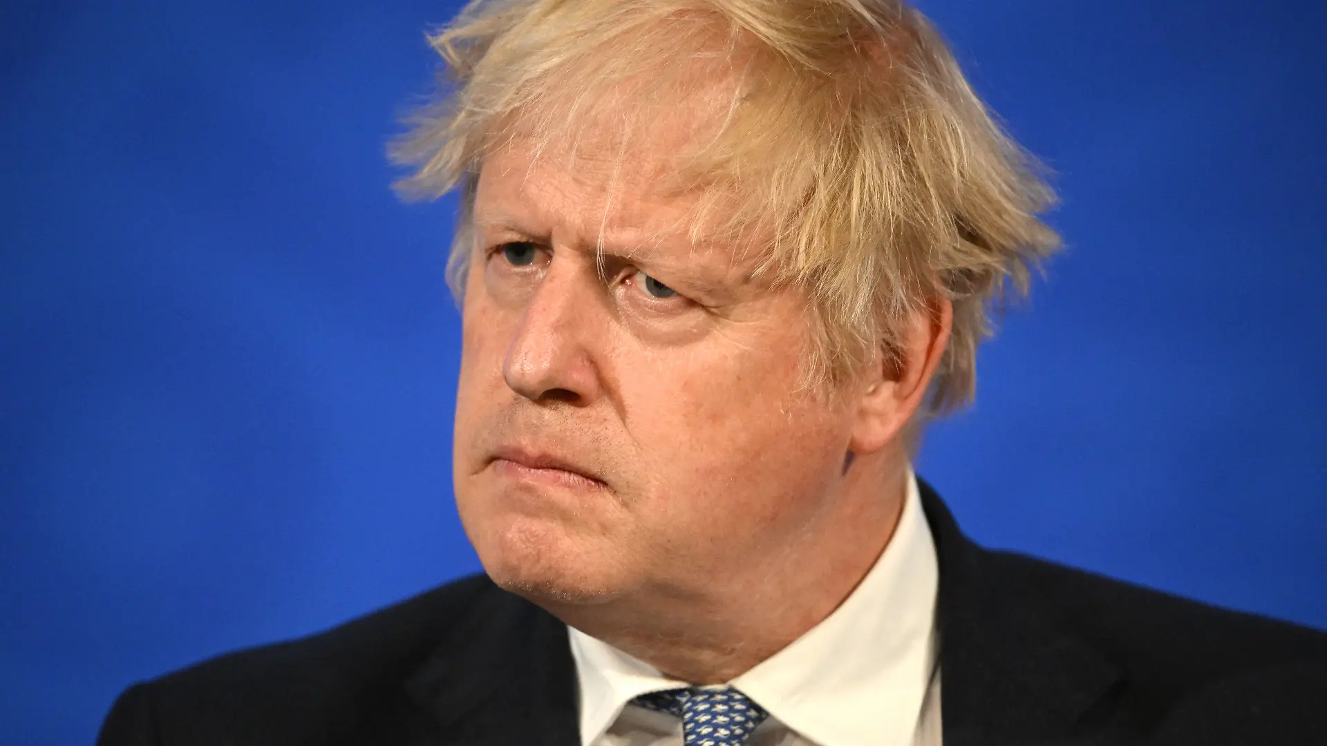 ARCHIV - 25.05.2022, Großbritannien, London: Boris Johnson, Premierminister von Großbritannien, spricht während einer Pressekonferenz in der Downing Street. (zu dpa ««Partygate»-Misstrauensvotum gegen Johnson wohl in Reichweite») Foto: Leon Neal/PA Wire/dpa +++ dpa-Bildfunk +++