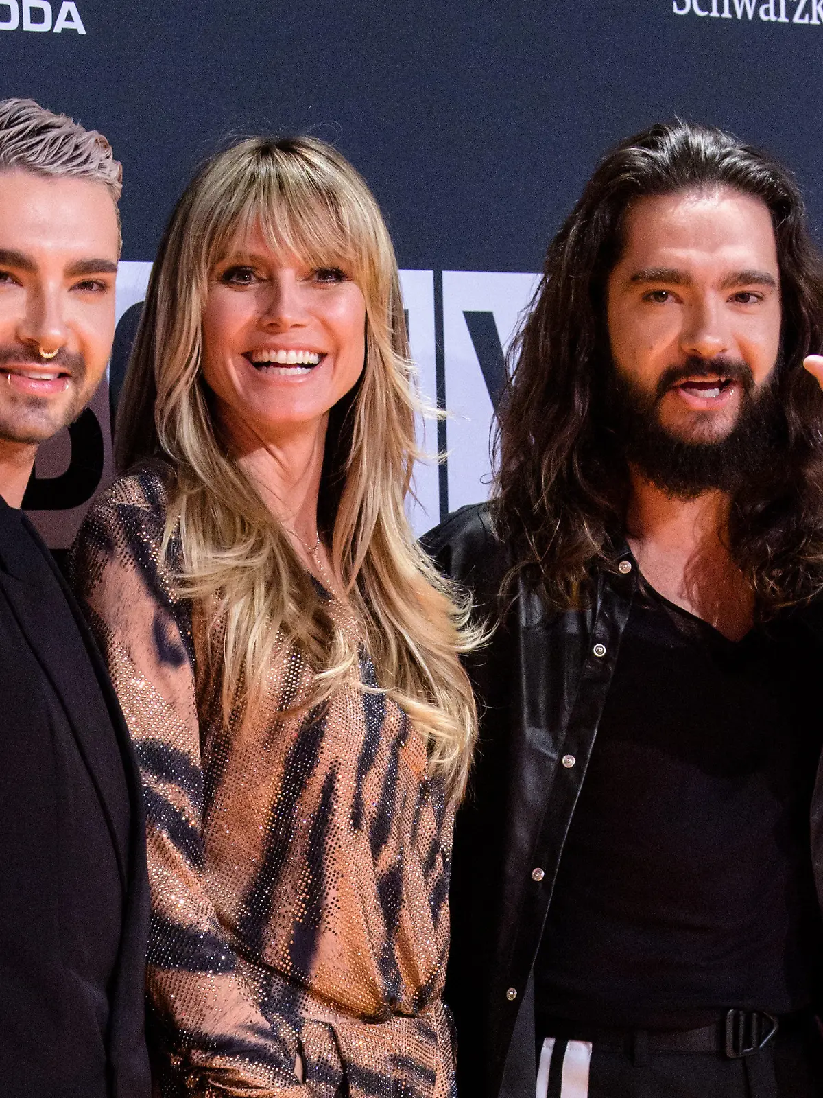 18.04.2019, Bayern, Grünwald: Bill Kaulitz, Sänger der Band Tokio Hotel (l-r), Heidi Klum, Model, und ihr Verlobter, Tom Kaulitz, Sänger der Band Tokio Hotel, kommen zur Verleihung der "About you"-Awards an die Social-Media-Persönlichkeiten des Jahres in der Bavaria-Filmstadt. Foto: Matthias Balk/dpa +++ dpa-Bildfunk +++