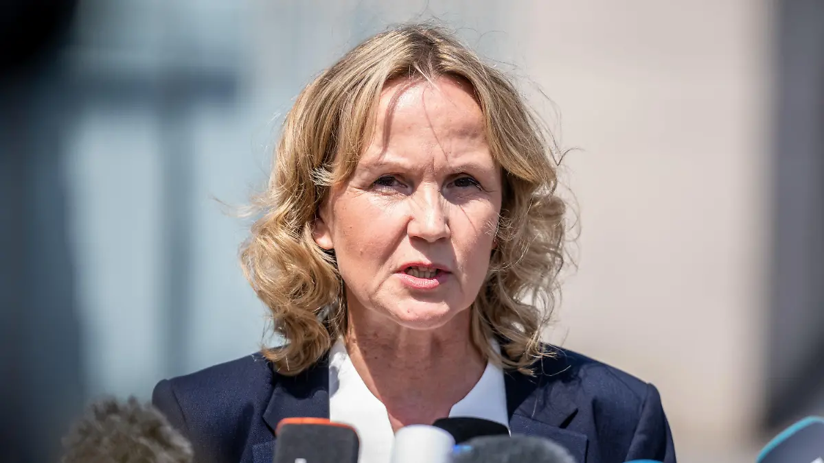 13.07.2023, Berlin: Steffi Lemke (Bündnis 90/Die Grünen), Bundesministerin für Umwelt, Naturschutz, nukleare Sicherheit und Verbraucherschutz, spricht bei einem Pressestatement nach der Sitzung des Bundeskabinetts. Das Kabinett verabschiedet die künftige deutsche China-Strategie. Foto: Michael Kappeler/dpa +++ dpa-Bildfunk +++