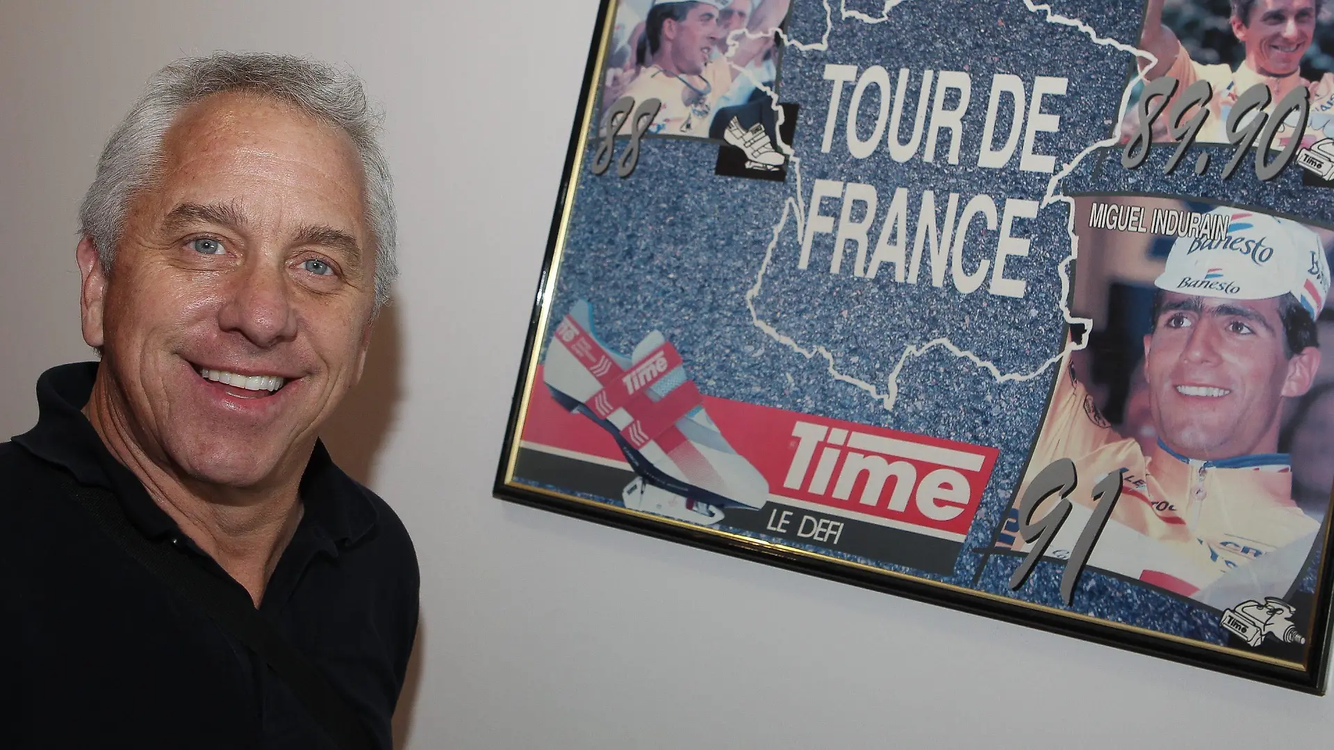Der ehemalige Radfahrer und zweimalige Sieger der Tour de France Greg Lemond (r) aus den USA besucht am 18.10.2012 den französischen Fahrradhersteller TIME in Villefontaine, Frankreich. ©PHOTOPQR/LE DAUPHINE/Michel THOMAS