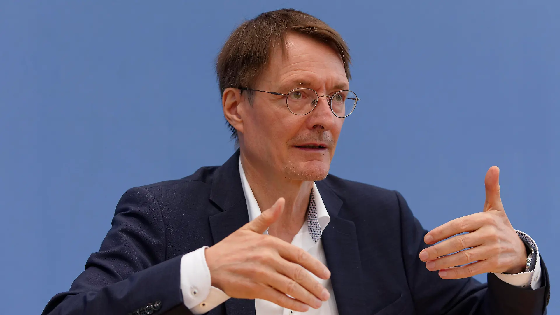 Lauterbach stellt Long-Covid-Programm vor 2023-07-11 - Deutschland, Berlin - Bundespressekonferenz zur Vorstellung des Long-Covid-Programms des Bundesgesundheitsministers. Im Bild Bundesgesundheitsminister Prof. Dr. Karl Lauterbach SPD. *** Lauterbach presents Long Covid Program 2023 07 11 Germany, Berlin Federal Press Conference to present the Long Covid Program of the Federal Minister of Health In picture Federal Minister of Health Prof Dr Karl Lauterbach SPD