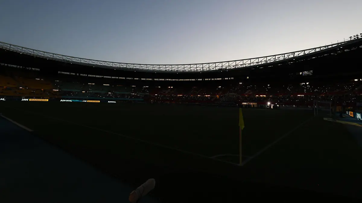  SOCCER - NL, AUT vs DEN VIENNA,AUSTRIA,06.JUN.22 - SOCCER - UEFA Nations League, OEFB international match, Länderspiel, Nationalmannschaft Austria vs Denmark. Image shows the Ernst Happel Stadion during a power failure. PUBLICATIONxNOTxINxAUTxSUIxSWE GEPAxpictures/xArminxRauthner
