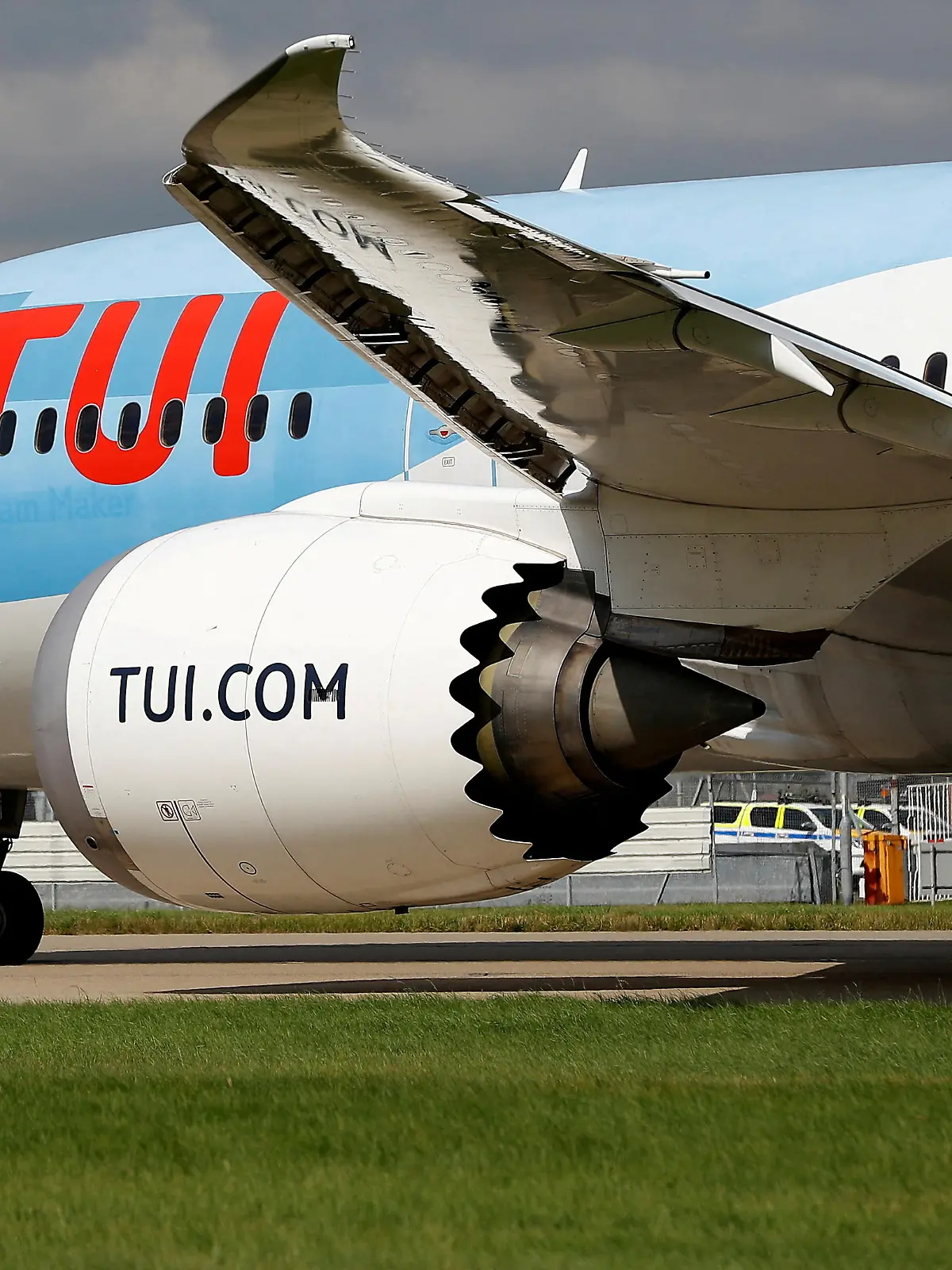 FILE PHOTO: A Boeing 787 of the travel company TUI taxis close to the northern runway at Gatwick Airport in Crawley, Britain, August 25, 2021.  REUTERS/Peter Nicholls/File Photo