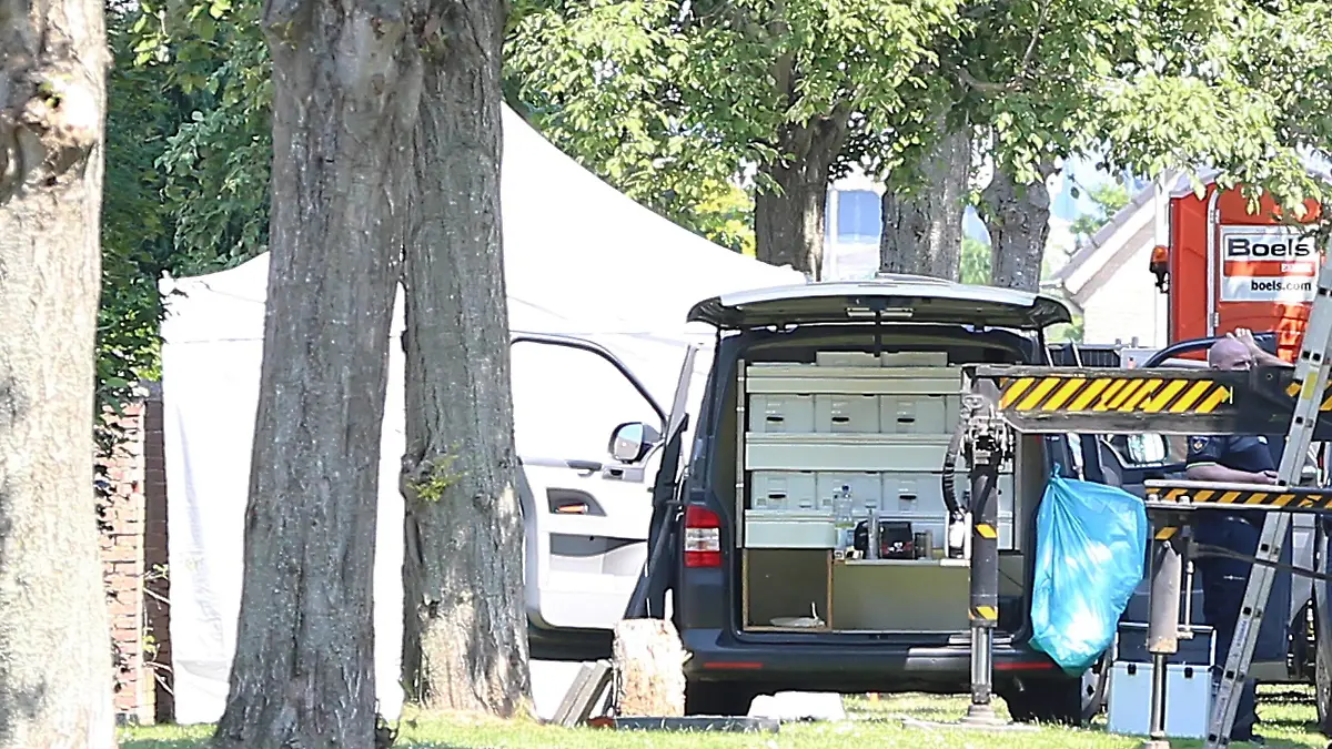  GELEEN,04-06-2022, dutchnews, in deze wiite tent, ligt het lichaam van de gevonden jongener wordt nog forensische onderzoek gedaan. Zoektocht naar Gino van der Straeten PUBLICATIONxINxGERxSUIxAUTxONLY x16928201x Copyright: