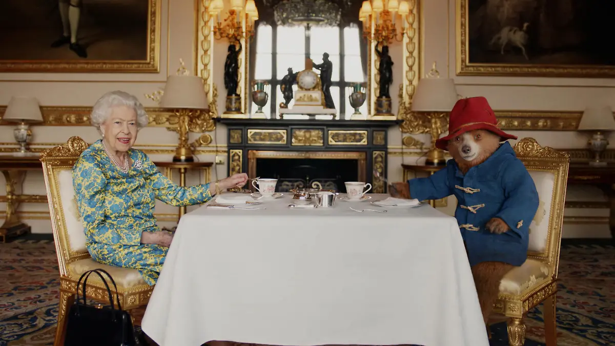 Undated image of Britain's Queen Elizabeth and Paddington Bear having cream tea at Buckingham Palace taken from a film that was shown at BBC's Platinum Party at the Palace. Released June 4, 2022. Buckingham Palace/Studio Canal/BBC Studios/Heyday Films/PA Wire/Handout via REUTERS NO RESALES. NO ARCHIVES. MANDATORY CREDIT. NO COMMERCIAL SALES. MUST NOT BE ALTERED. NO NEW USES AFTER JUNE 30, 2022. NOTE TO EDITORS: This handout photo may only be used in for editorial reporting purposes for the contemporaneous illustration of events, things or the people in the image or facts mentioned in the caption. Reuse of the picture may require further permission from the copyright holder. EDITORIAL USE ONLY. The copyright for the photograph vests with Buckingham Palace/ Studio Canal / BBC Studios. Publications are asked to credit Buckingham Palace/ Studio Canal / BBC Studios / Heyday Films. The photograph shall not be used without permission from Royal Communications. There shall be no commercial use whatsoever of the photograph (including any use in merchandising, advertising or any other non-editorial use). The photograph must not be digitally enhanced, manipulated or modified in any manner or form when published. The photograph will be free for press usage until 30th June 2022. It must not be used after this date without prior, written permission from Royal Communications, and no further licensing can be made.