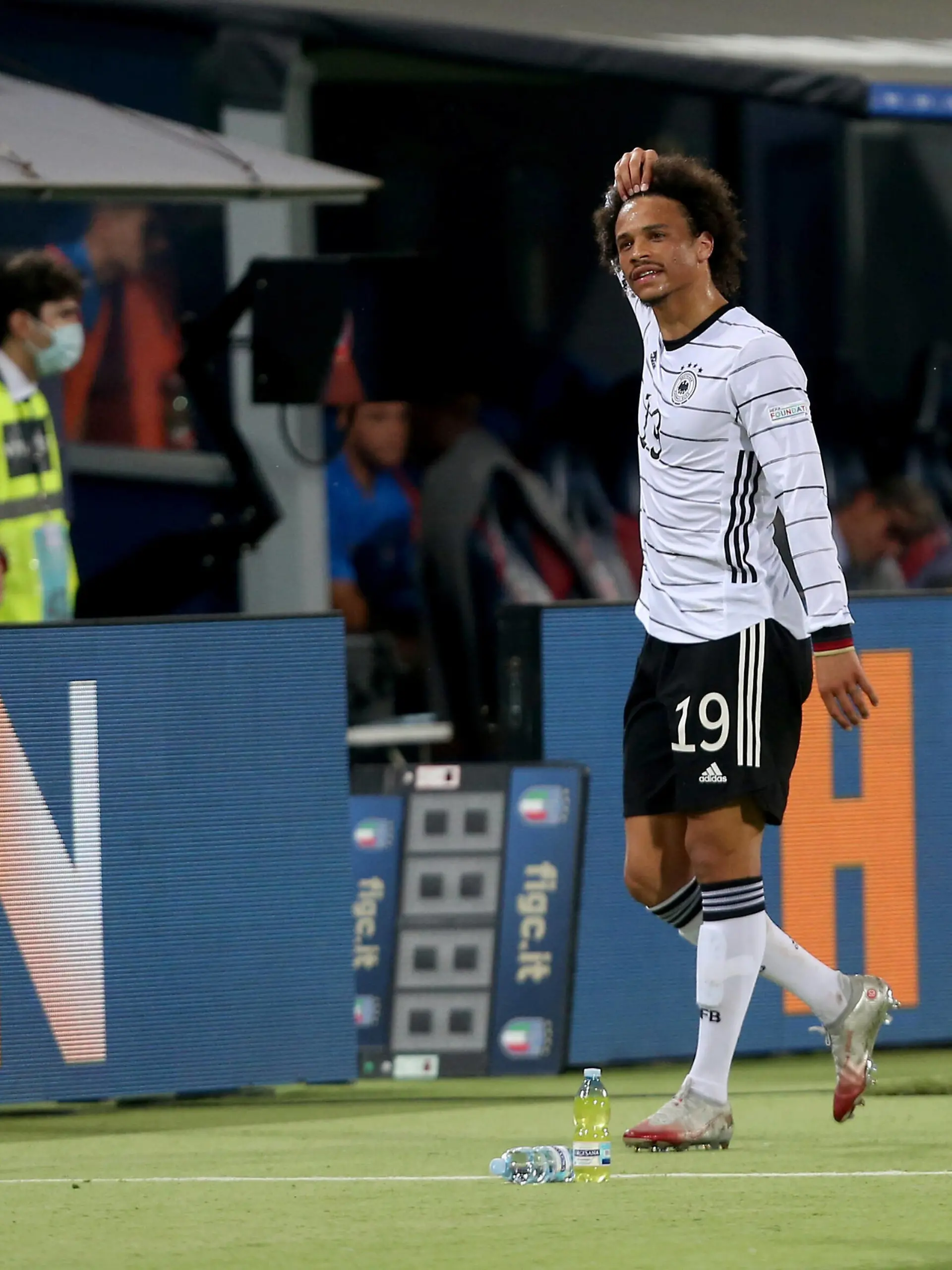  04.06.2022, Bologna, Italien, Renato Dall Ara , Italien vs. Deutschland - UEFA Nations League - League Path A Group 2, Leroy Sane Germany gestikuliert, gestik Foto H. Langer Bologna Renato Dall Ara Emilia-Romagna Italien *** 04 06 2022, Bologna, Italy, Renato Dall Ara , Italy vs Germany UEFA Nations League Path A Group 2, Leroy Sane Germany gestures, gestures photo H Langer Bologna Renato Dall Ara Emilia Romagna Italy PUBLICATIONxINxGERxSUIxAUTxONLY / 541_ITAGER20220604_057 / Langer-541