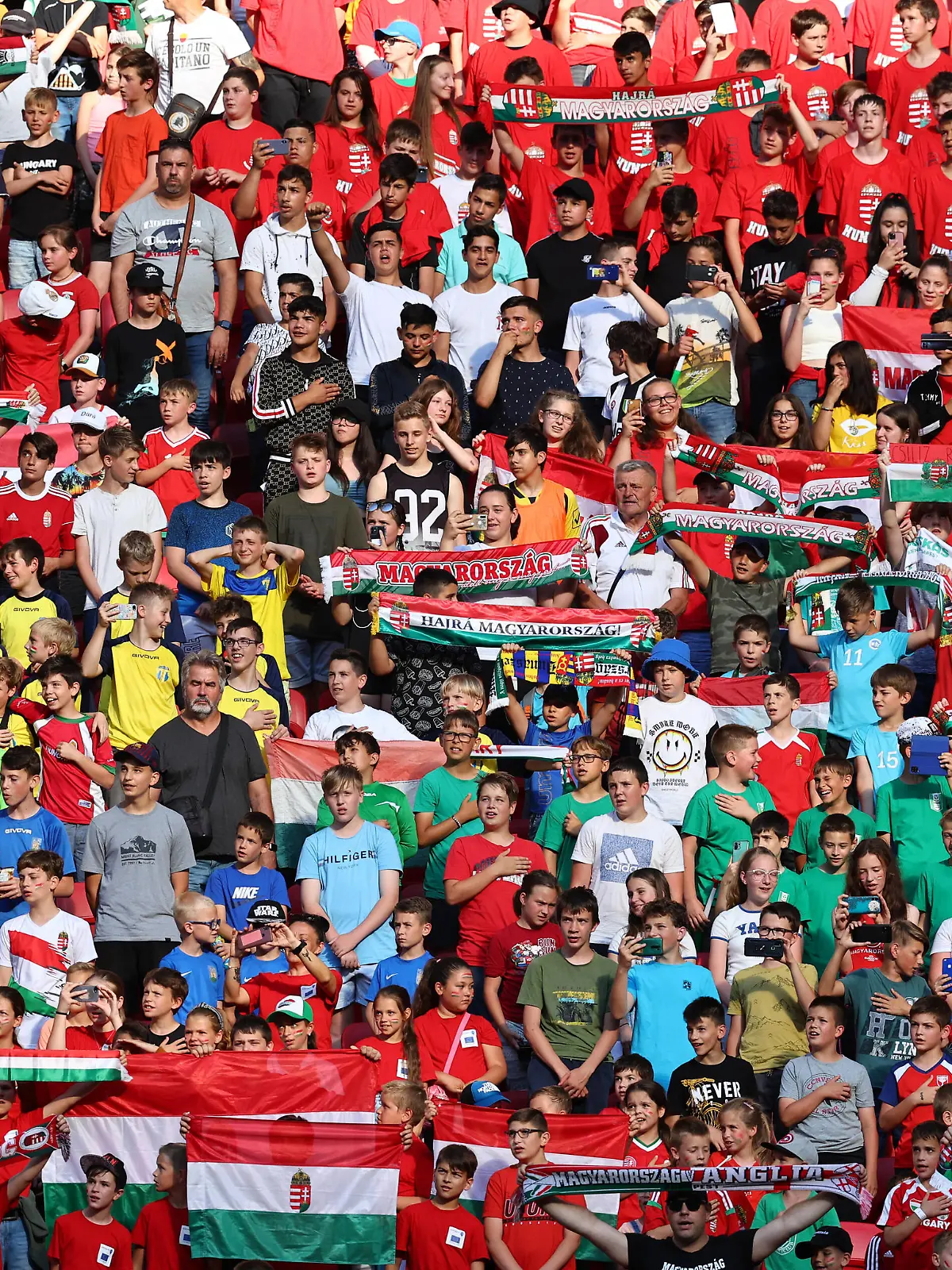  Budapest, Hungary, 4th June 2022. A crowd full of school children despite a UEFA order for the stadium to be closed because of racist abuse from fans during Euro 2020. Children are in attendance for the game due to a loophole in UEFA s rules, which state that children under the age of 14 from schools and/or football academies can be invited to the match free of charge during the UEFA Nations League match at Puskas Arena, Budapest. Picture credit should read: David Klein / Sportimage during the UEFA Nations League match at Puskas Arena, Budapest. Picture credit should read: David Klein / Sportimage PUBLICATIONxNOTxINxUK SPI-1726-0038