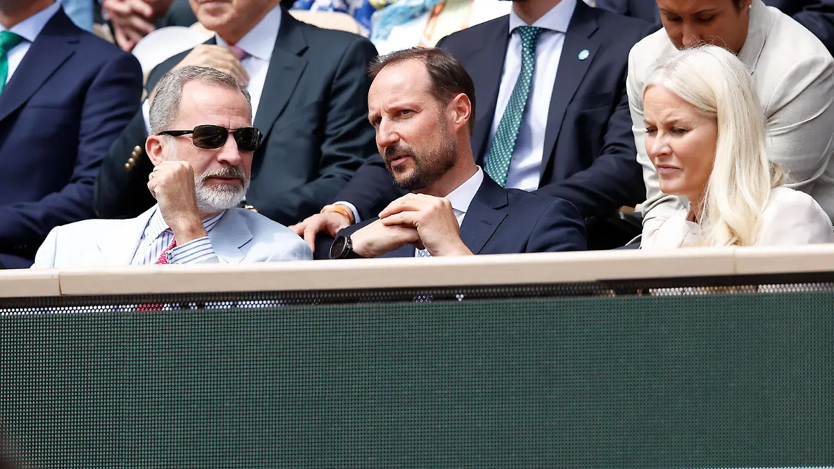 05.06.2022, Tennis, French Open 2022 Roland-Garros, FRA, Paris, Roland Garros Finale Herren Einzel Rafael Nadal ESP - Casper Ruud NOR v. li. Felipe VI. König von Spanien, Prinz Haakon mit Ehefrau Mette-Marit Tennis, French Open 2022 Roland-Garros Paris *** 05 06 2022, Tennis, French Open 2022 Roland Garros, FRA, Paris, Roland Garros Final Men Singles Rafael Nadal ESP Casper Ruud NOR v li Felipe VI King of Spain, Prince Haakon with wife Mette Marit Tennis, French Open 2022 Roland Garros Paris Copyright: xBeckerxEibner-Pressefotox EP_hec 