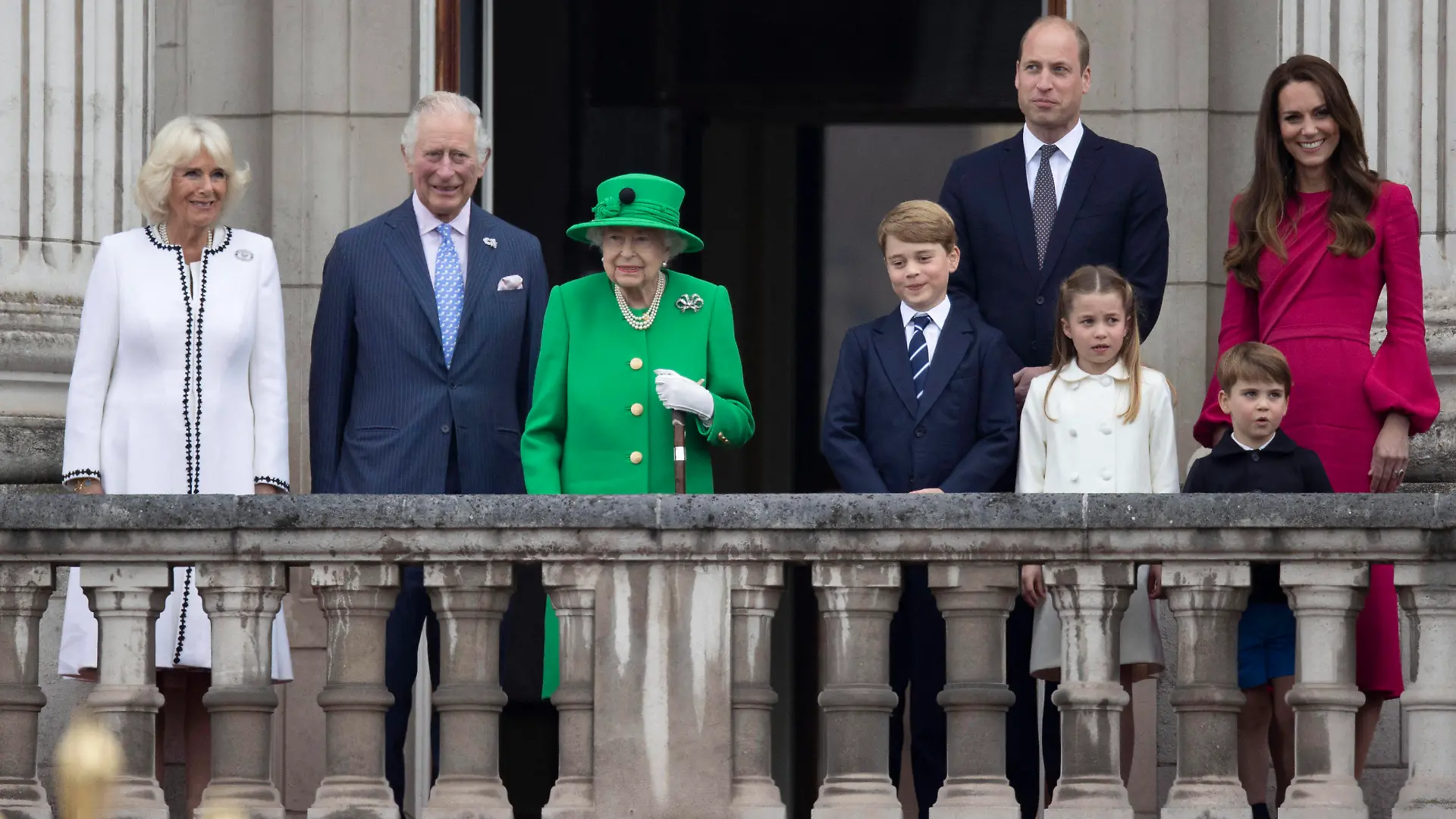 . 05/06/2022. London, United Kingdom. Queen Elizabeth II on the balcony of Buckingham Palace with Prince Charles, Camilla, Duchess of Cornwall, Prince William , Kate Middleton, Prince George, Princess Charlotte and Prince Louis at the end of the Pageant on the final day of the Platinum Jubilee celebrations in London. PUBLICATIONxINxGERxSUIxAUTxHUNxONLY xStephenxLockx/xi-Imagesx IIM-23484-0113