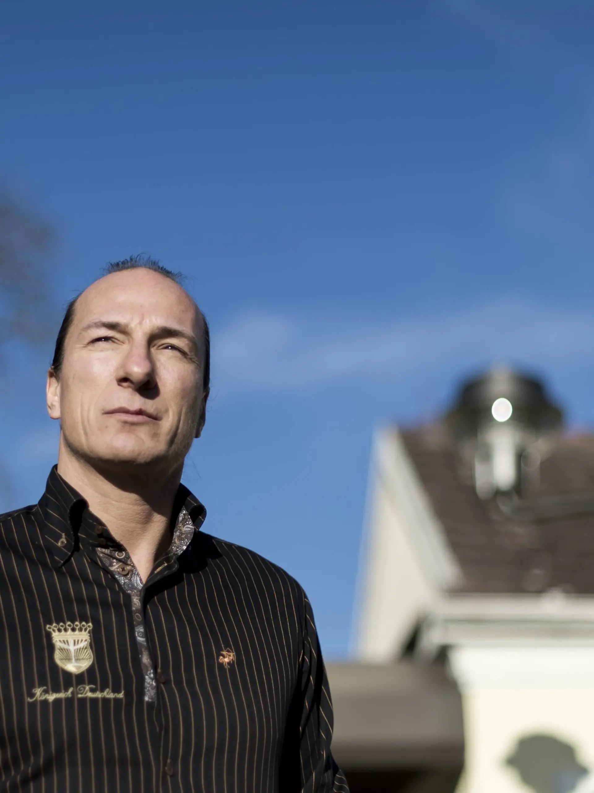  Peter Fitzek, König von Neudeutschland , aufgenommen am Donnerstag 14.01.2016 vor dem ehemaligen Krankenhaus in Wittenberg. RM001
