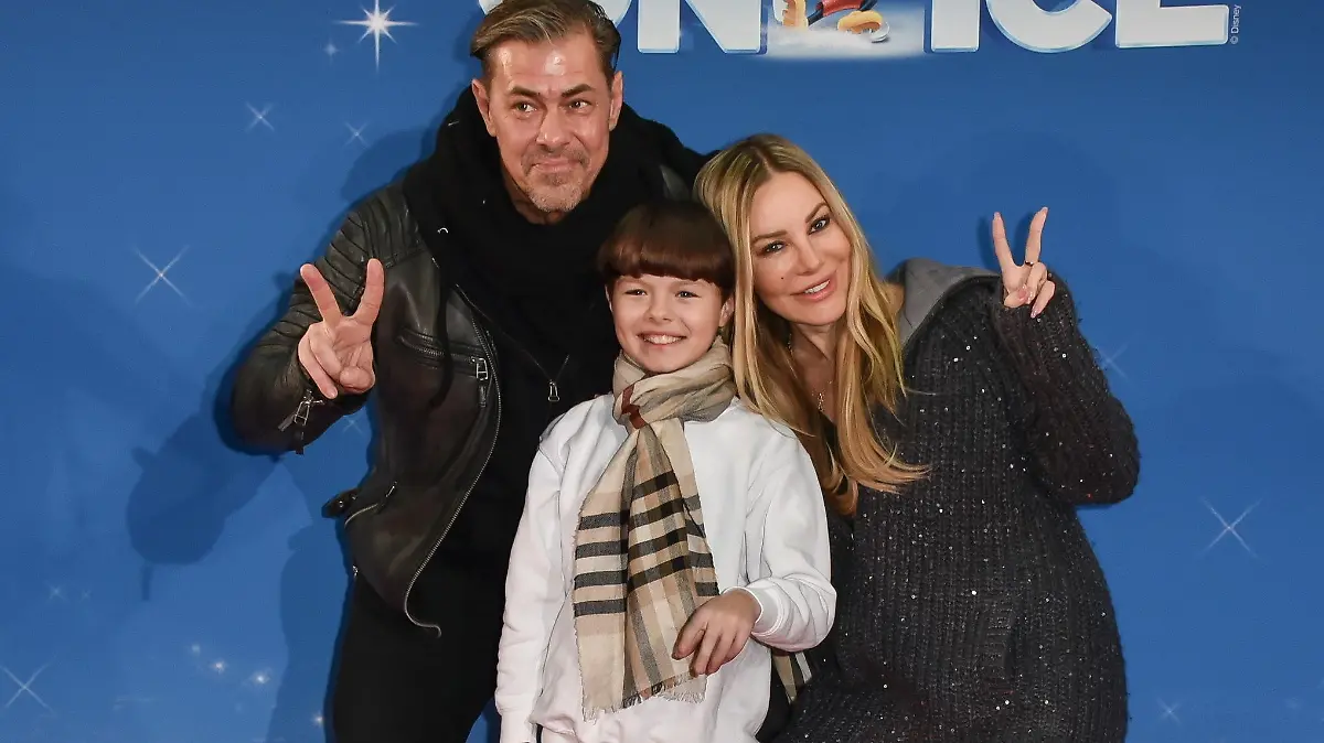 Sven Martinek + Sohn Philip-Elias Martinek + Ex - Freundin Xenia Seeberg / bei der Premiere von DISNEY ON ICE im Velodrom in Berlin am 08.03.2018 Sonderkonditionen: Preisabsprache bei Titelverwendung erforderlich