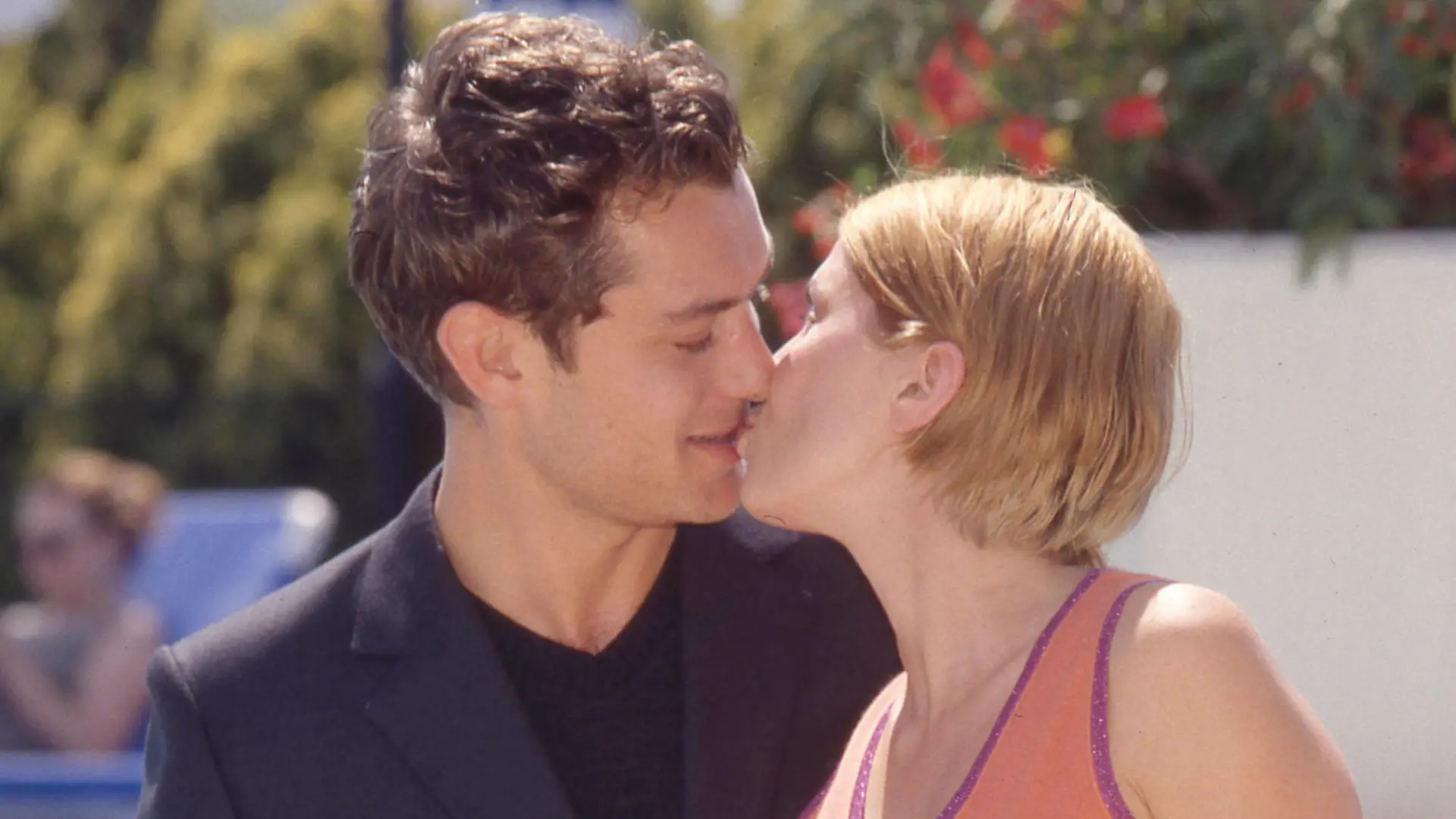 Jude Law and Sadie Frost at Cannes Film Festival, France-May 1999. FAMOUS PICTURES AND FEATURES AGENCY 13 HARWOOD ROAD LONDON SW6 4QP UNITED KINGDOM tel 44 0 20 7731 9333 fax 44 0 20 7731 9330 e-mail infofamous.uk.com www.famous.uk.com Copyright: x FAMOUSx 04409403