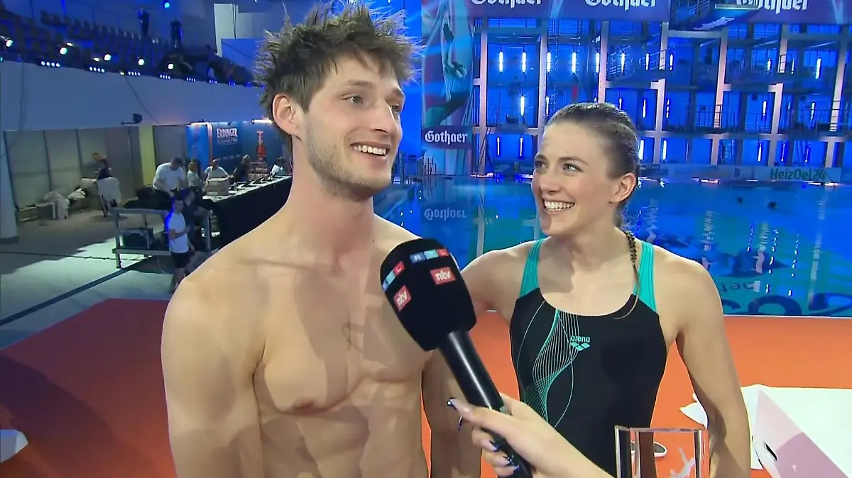 Die "Ninja Warrior"-Stars Moritz Hans und Stefanie Edelmann belegen beim "RTL Turmspringen" Platz eins beim Synchronspringen